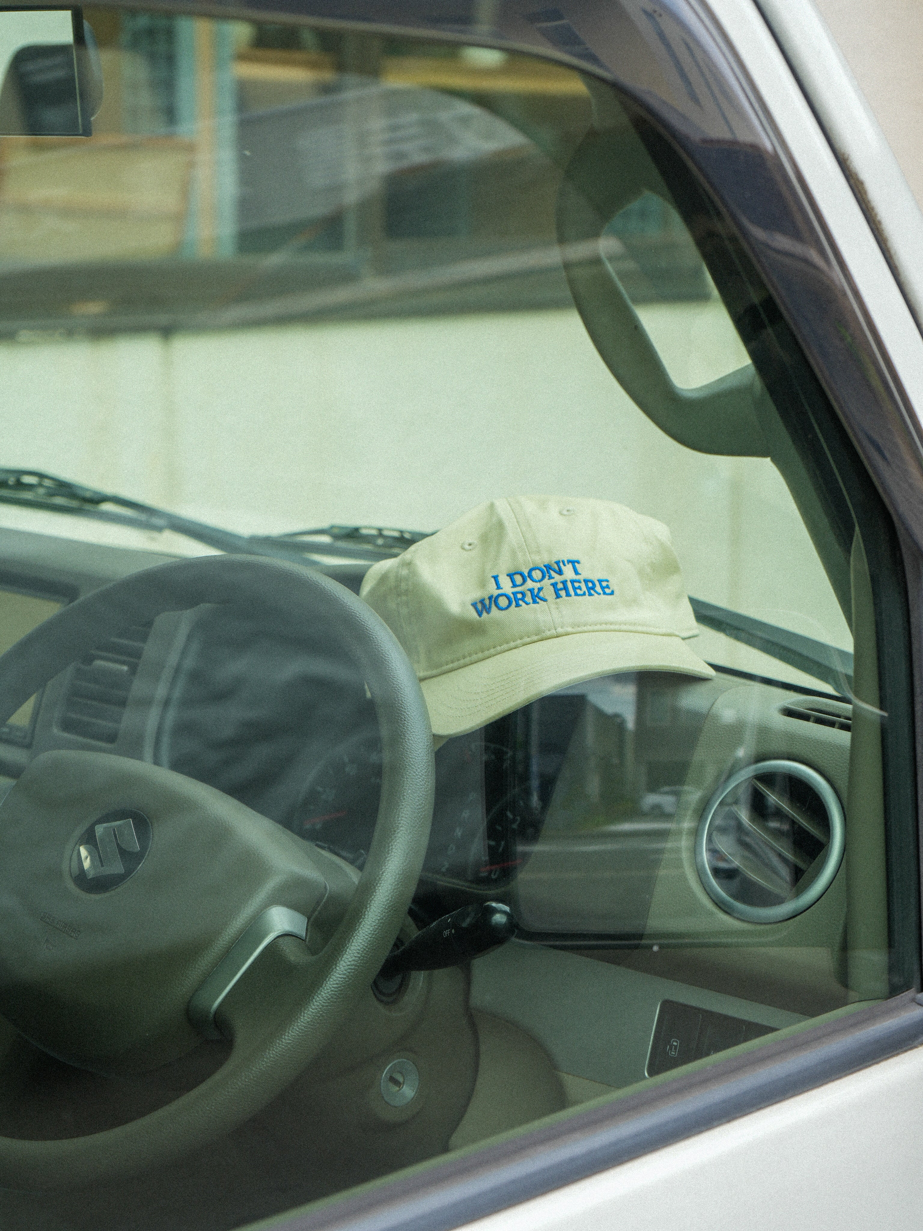 I (DON'T) WORK HERE.