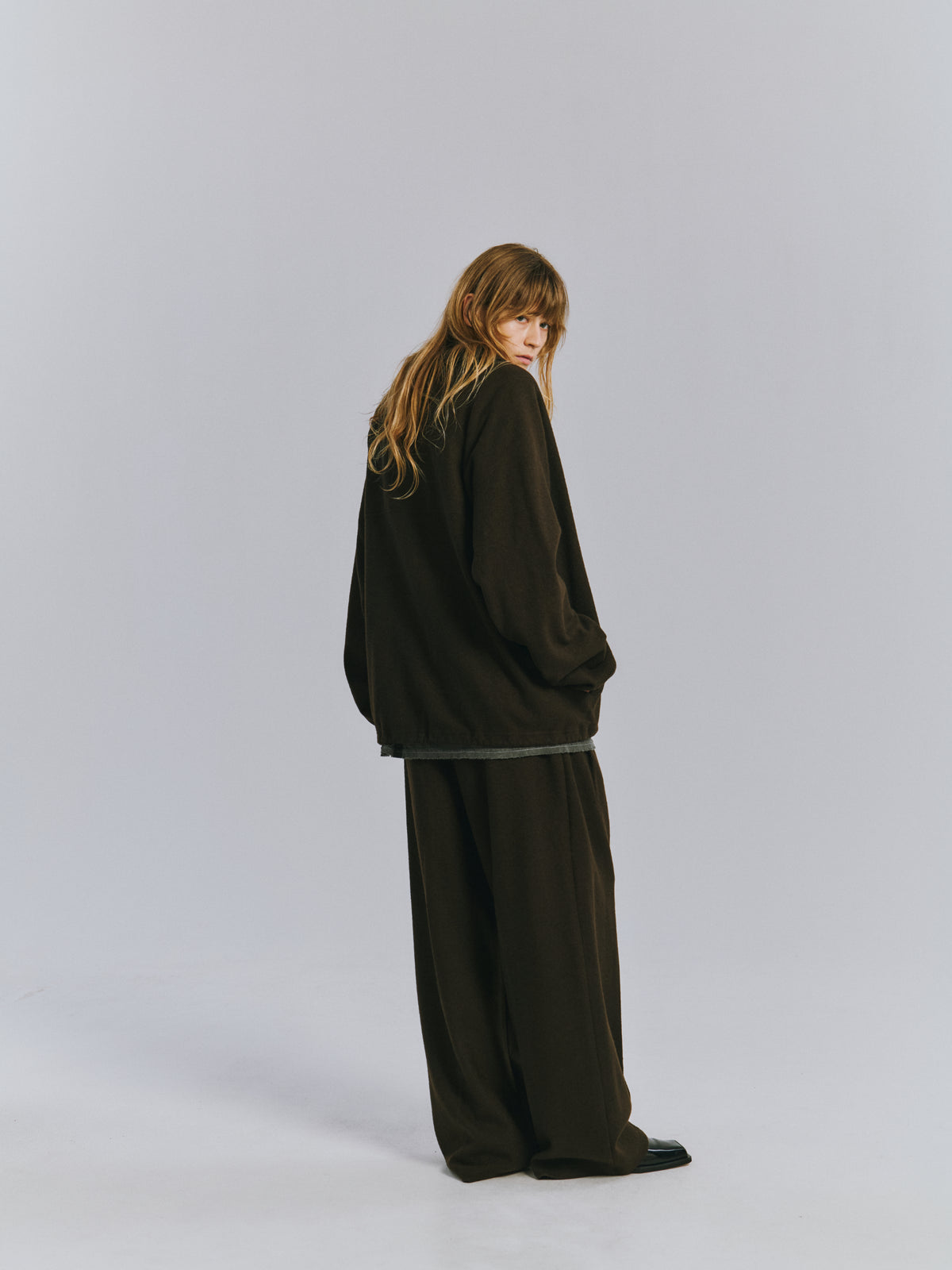 WOOL CUT WIDE TUCK SLACKS(BLACK)