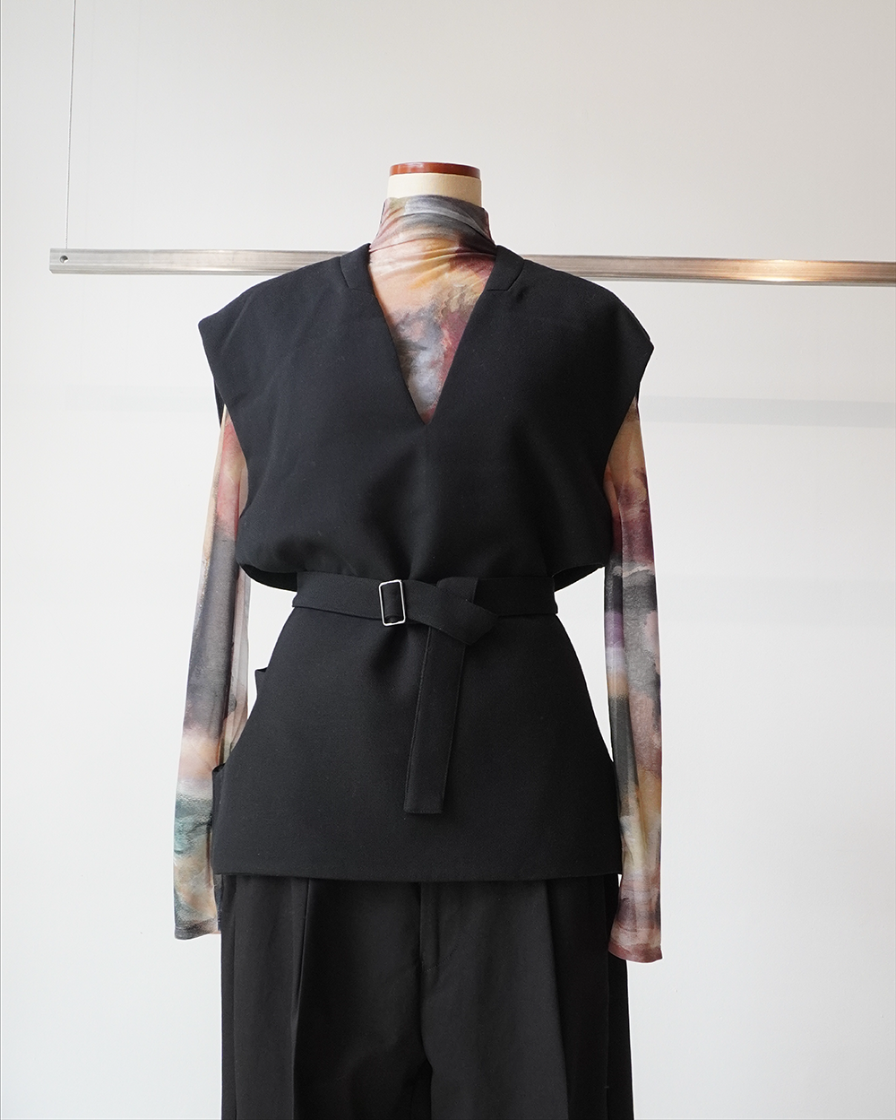 WV Mix Cut Out Padded Gilet(Black)