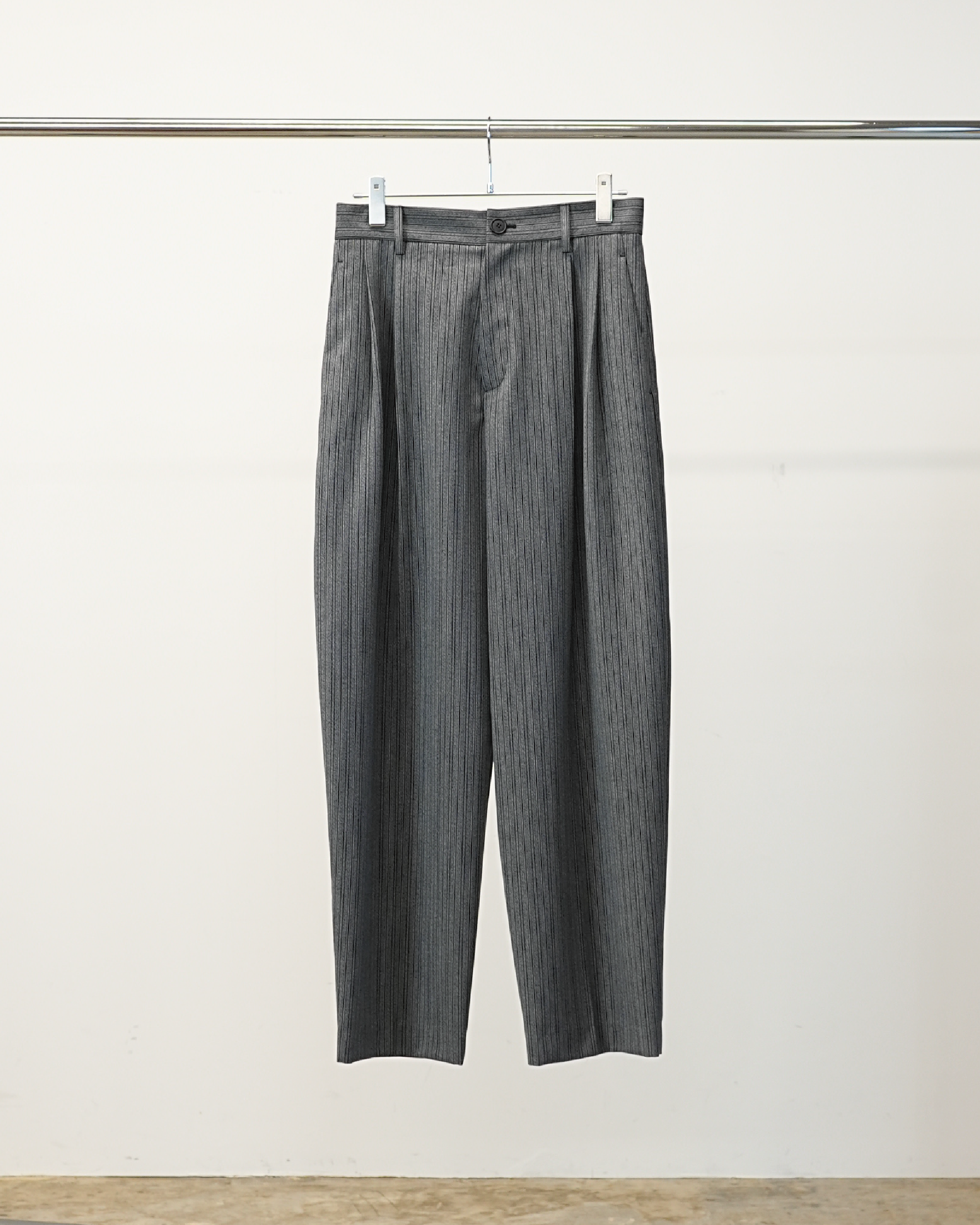 DOUBLE PLEATED WIDE PANTS(BLACK/WHITE STRIPES)