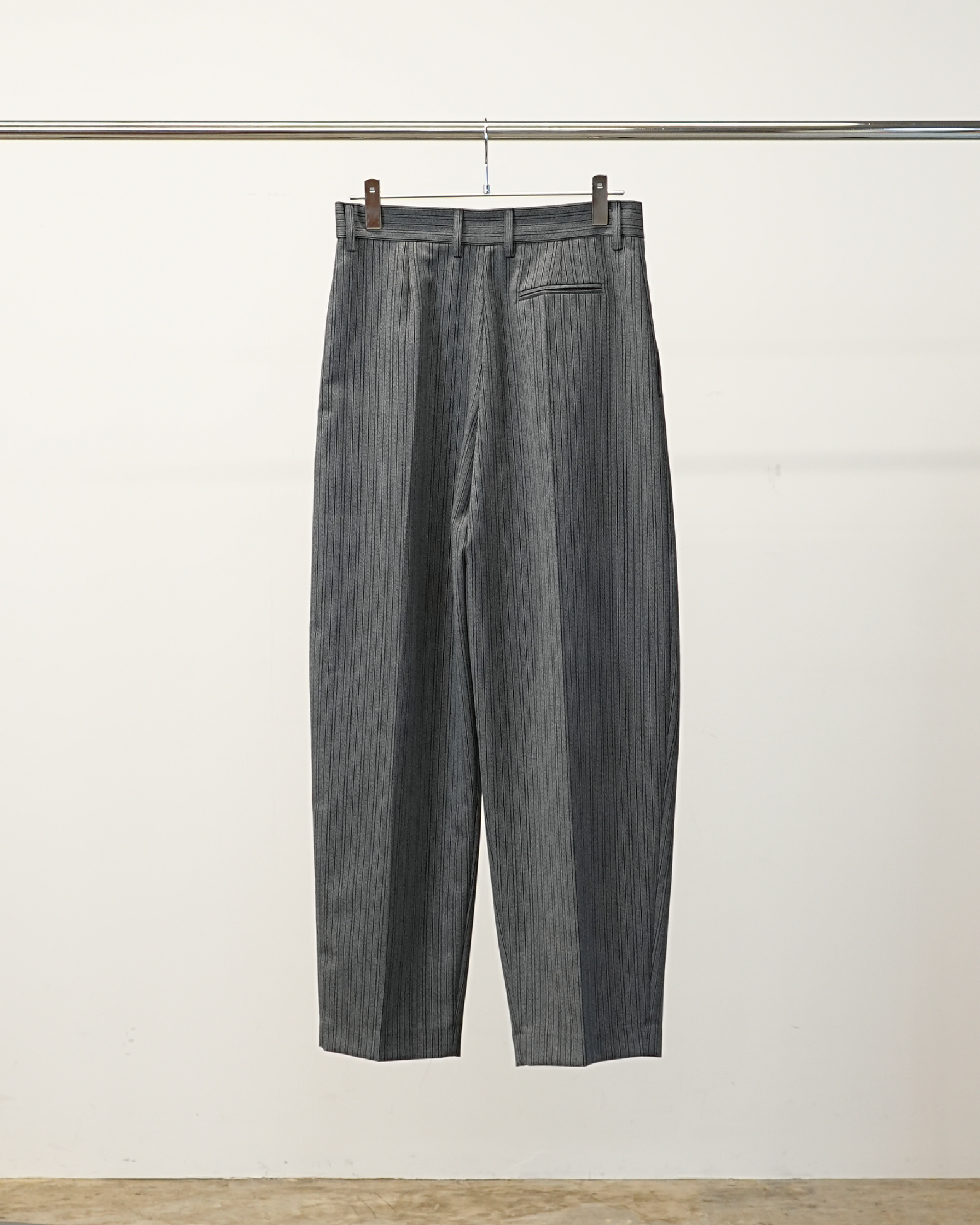 DOUBLE PLEATED WIDE PANTS(BLACK/WHITE STRIPES)