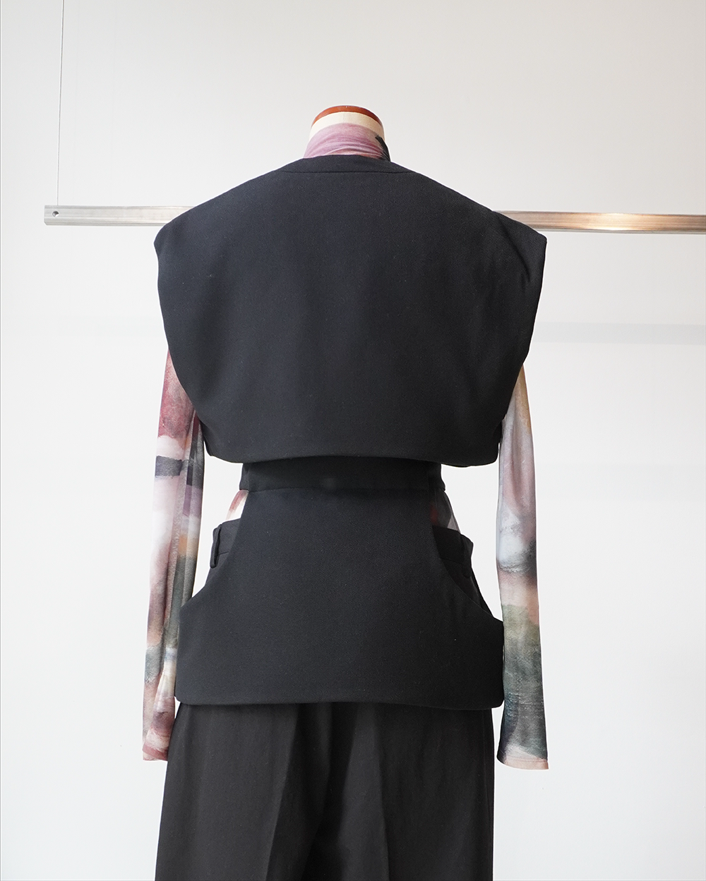 WV Mix Cut Out Padded Gilet(Black)