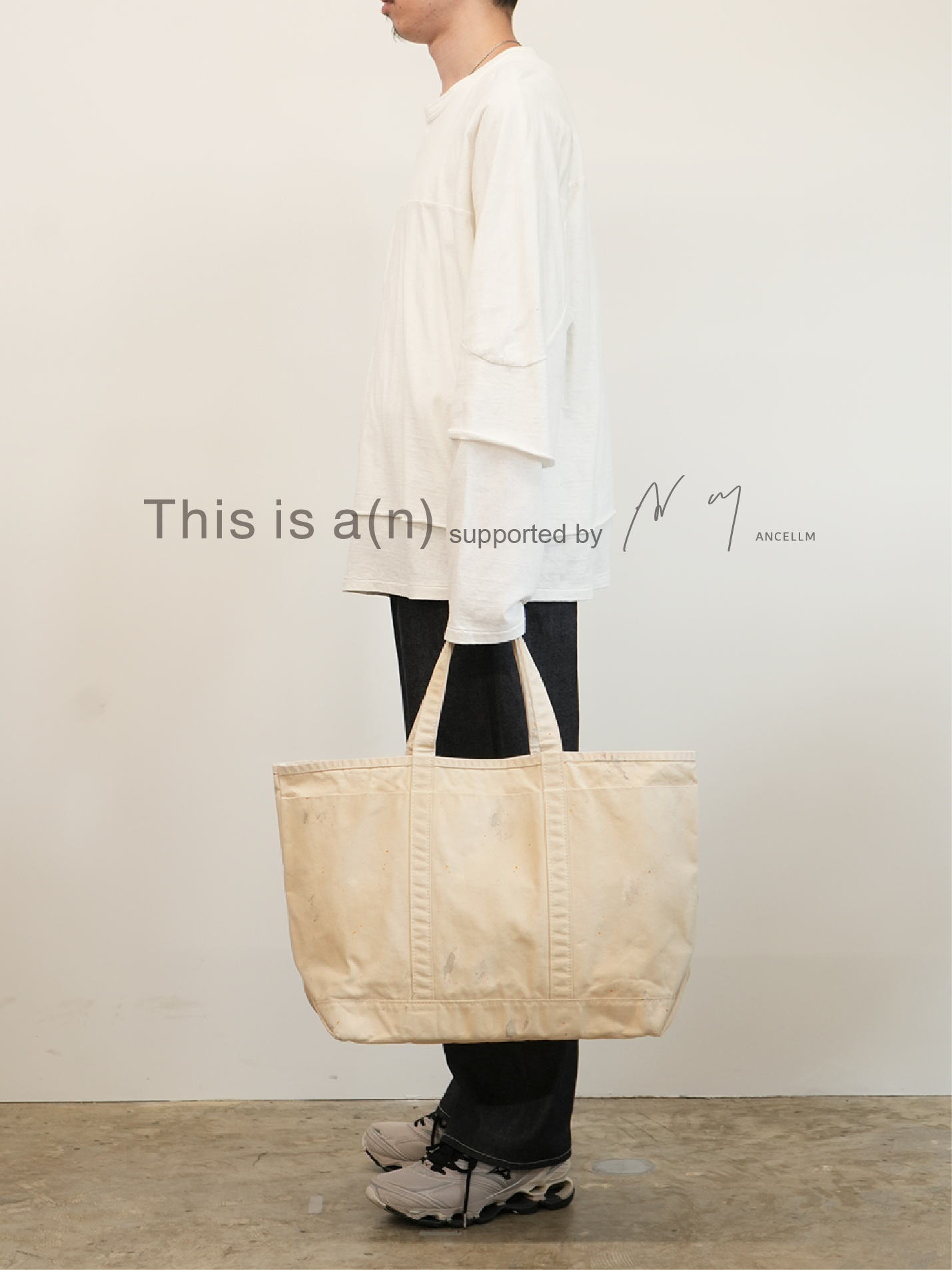 This is a(n) Base Field Tote