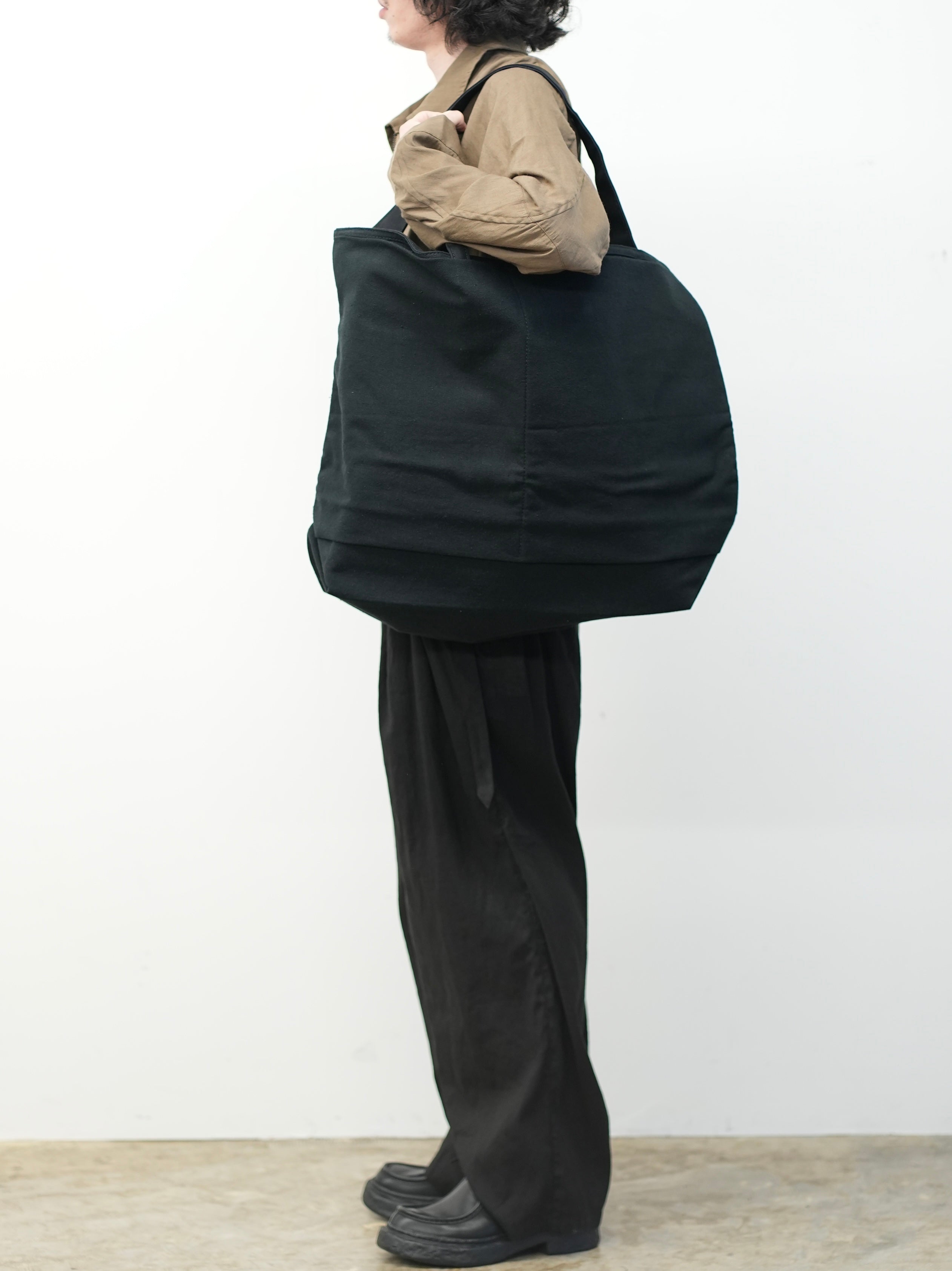 ANCELLM with This is a(n) C/R DUCK BAG (BLACK)