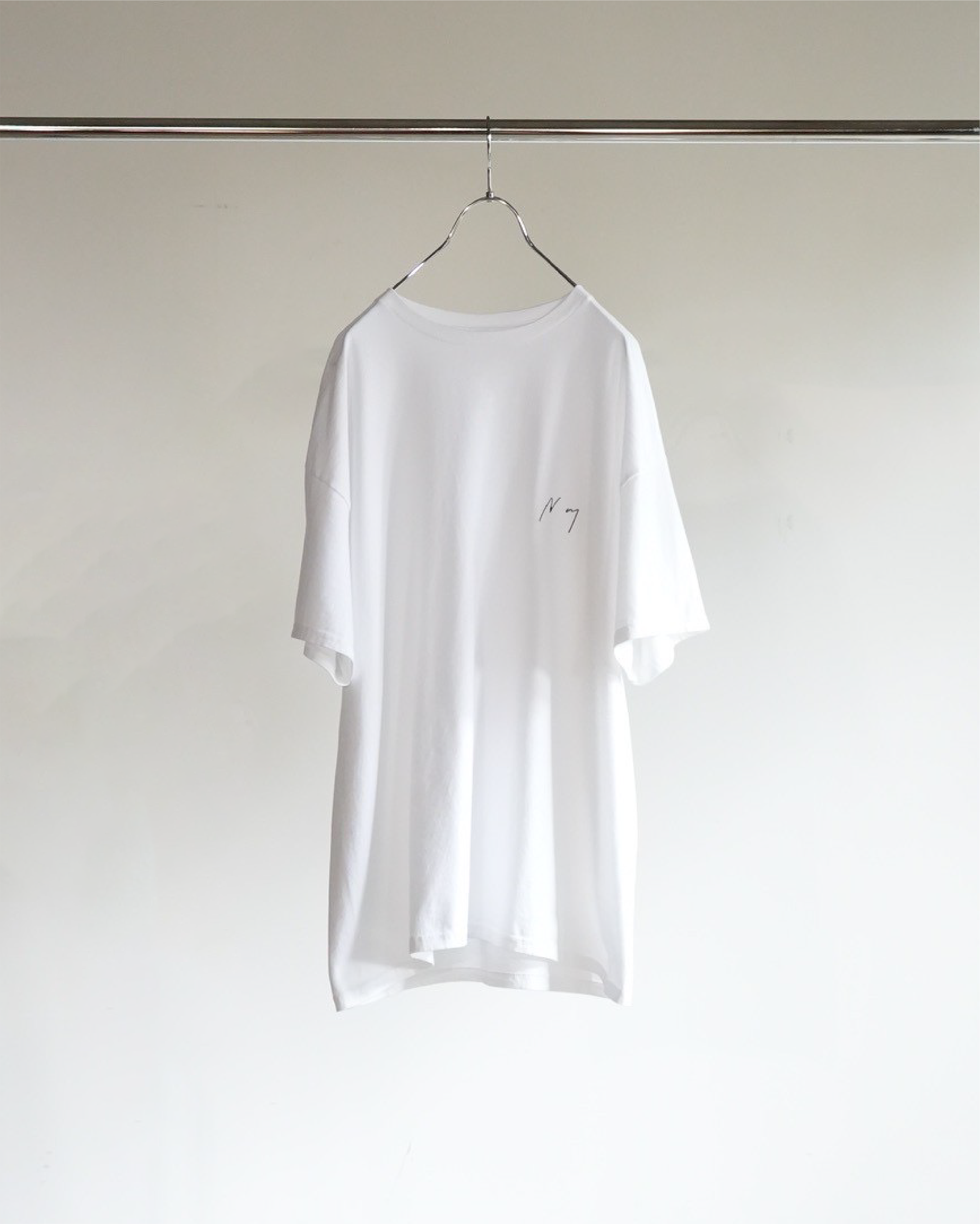 EMB SOUVENIR T-SHIRT(WHITE)