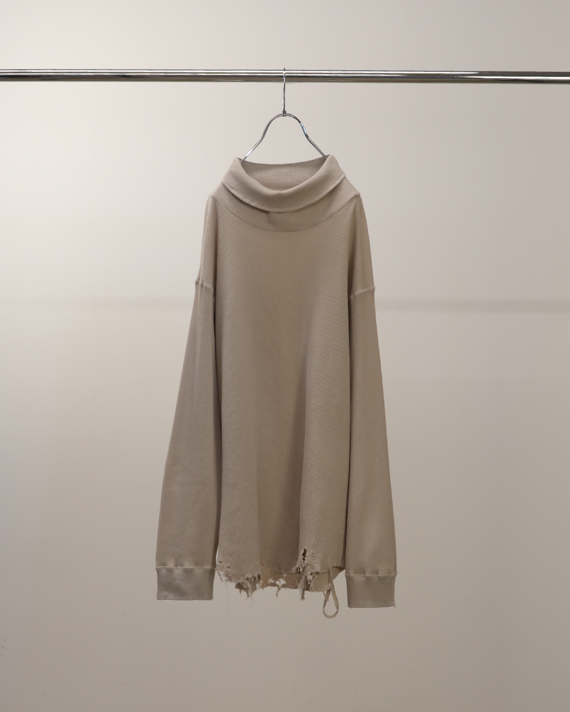 DAMAGE WAFFLE HI-NECK LS T-SHIRT(GREIGE)