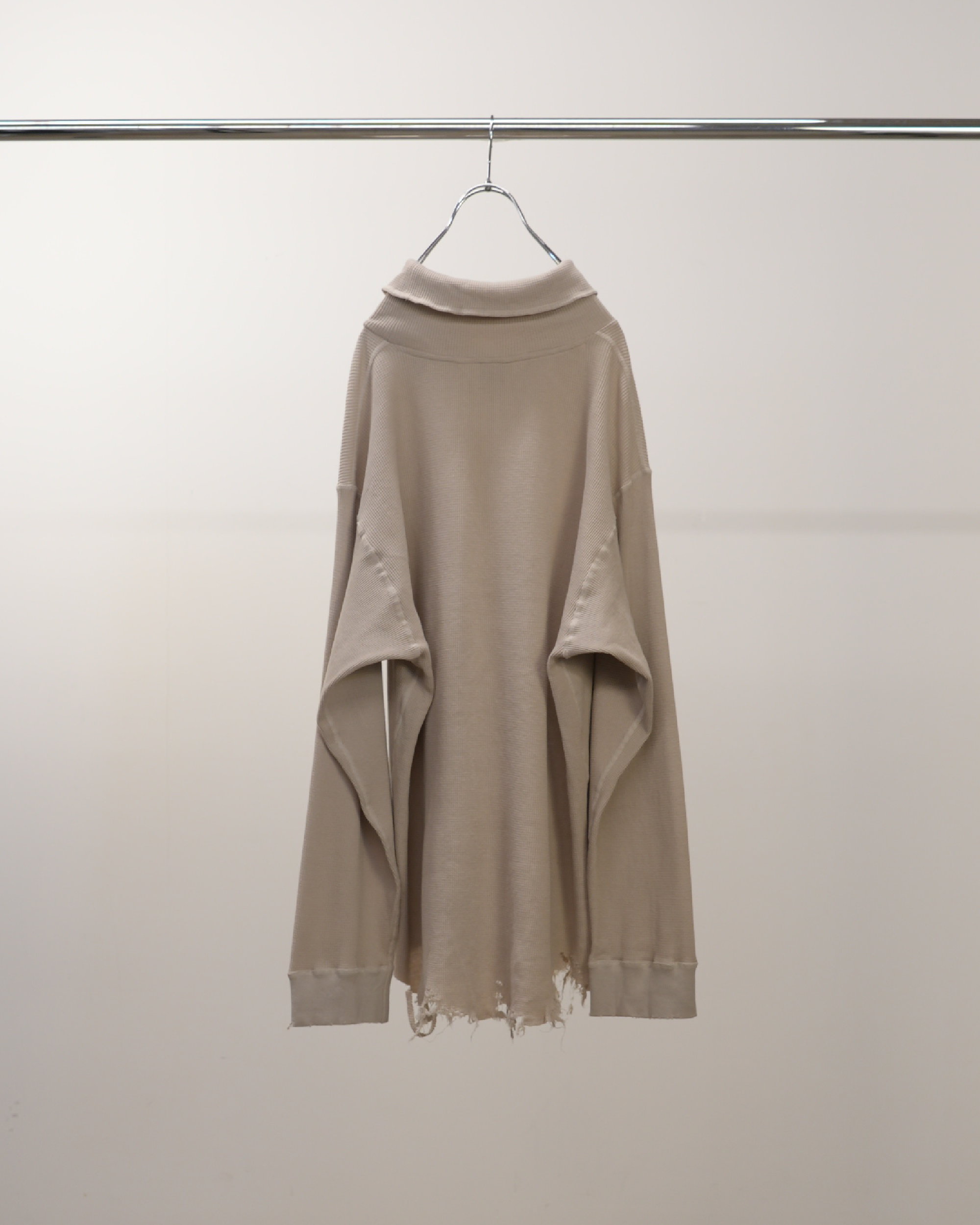 DAMAGE WAFFLE HI-NECK LS T-SHIRT(GREIGE)