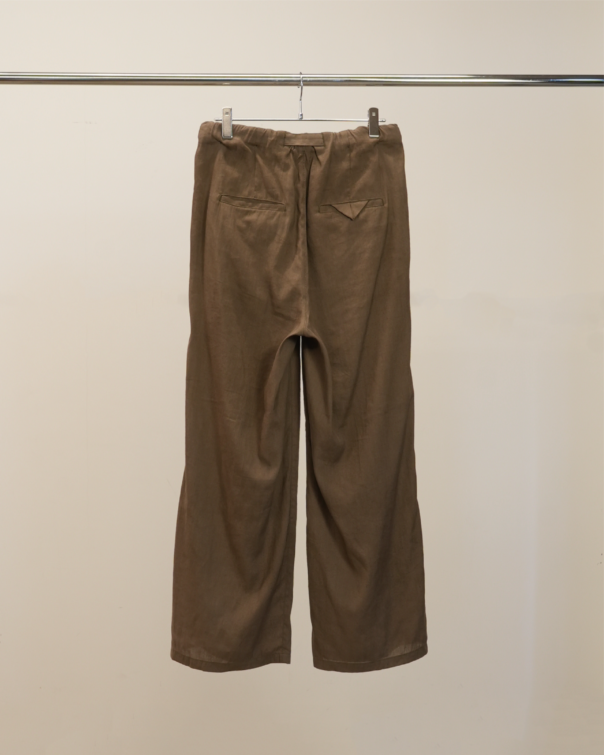 LINEN POPLIN BELT-LESS SLACKS(BROWN)