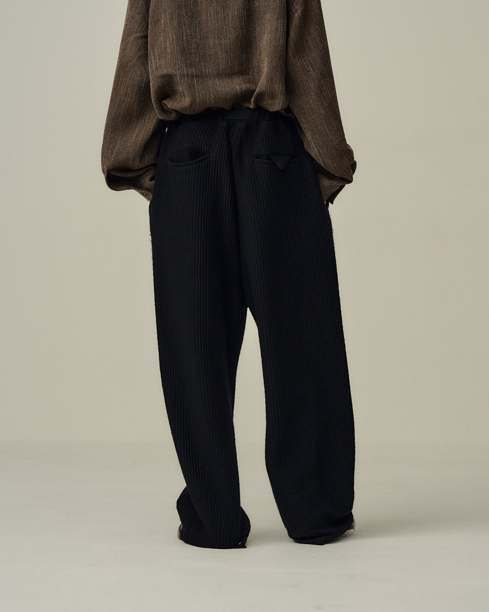 WOOLCORD BELTLESS SLACKS(BLACK)
