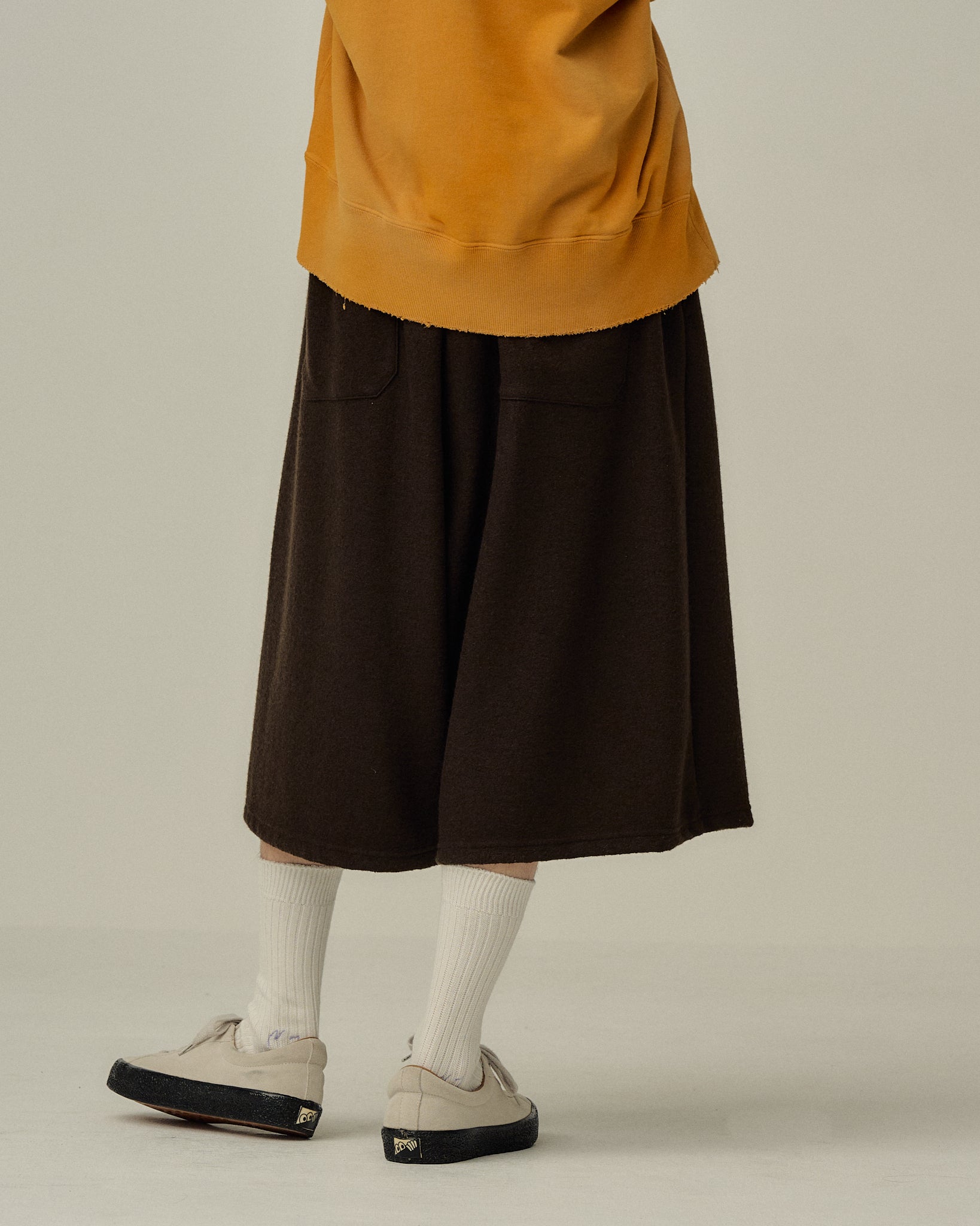 WOOL 3/4 TUCK SWEAT SHORTS(D.BROWN)
