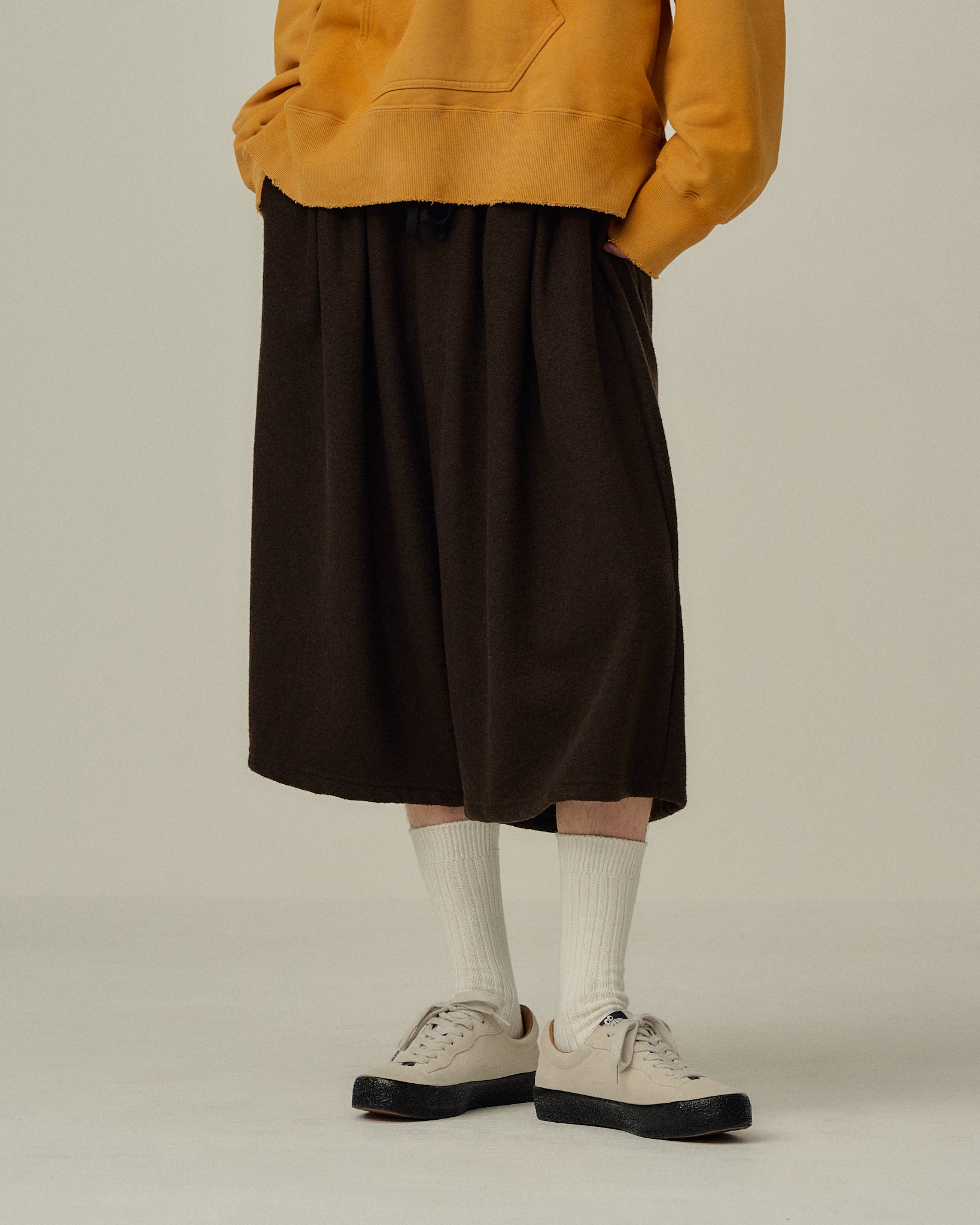 WOOL 3/4 TUCK SWEAT SHORTS(D.BROWN)