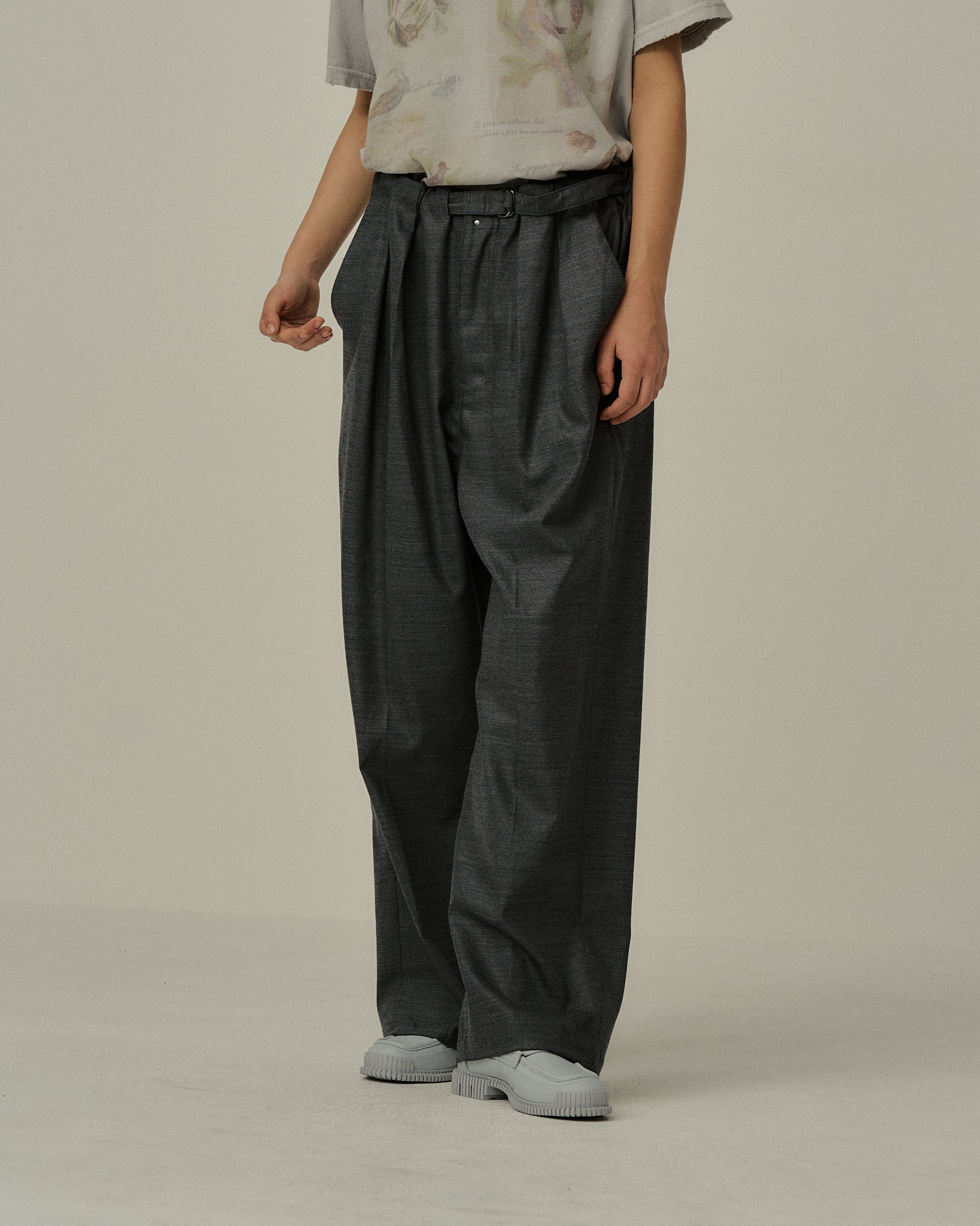BACKSATIN BELTLESS SLACKS(GRAY)