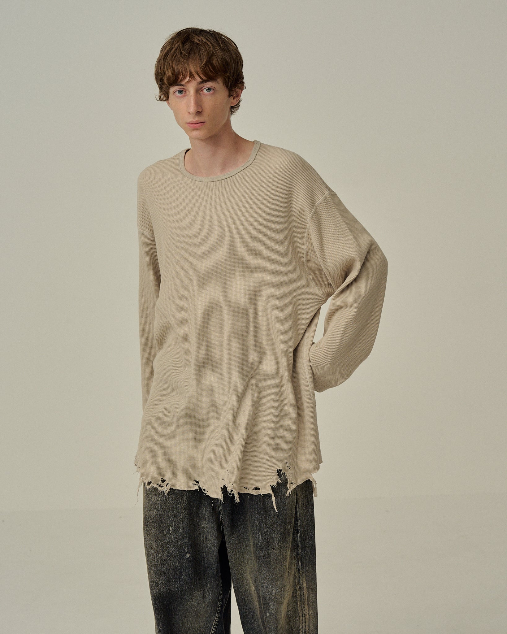 DAMAGE WAFFLE CREW LS T-SHIRT(GREIGE)