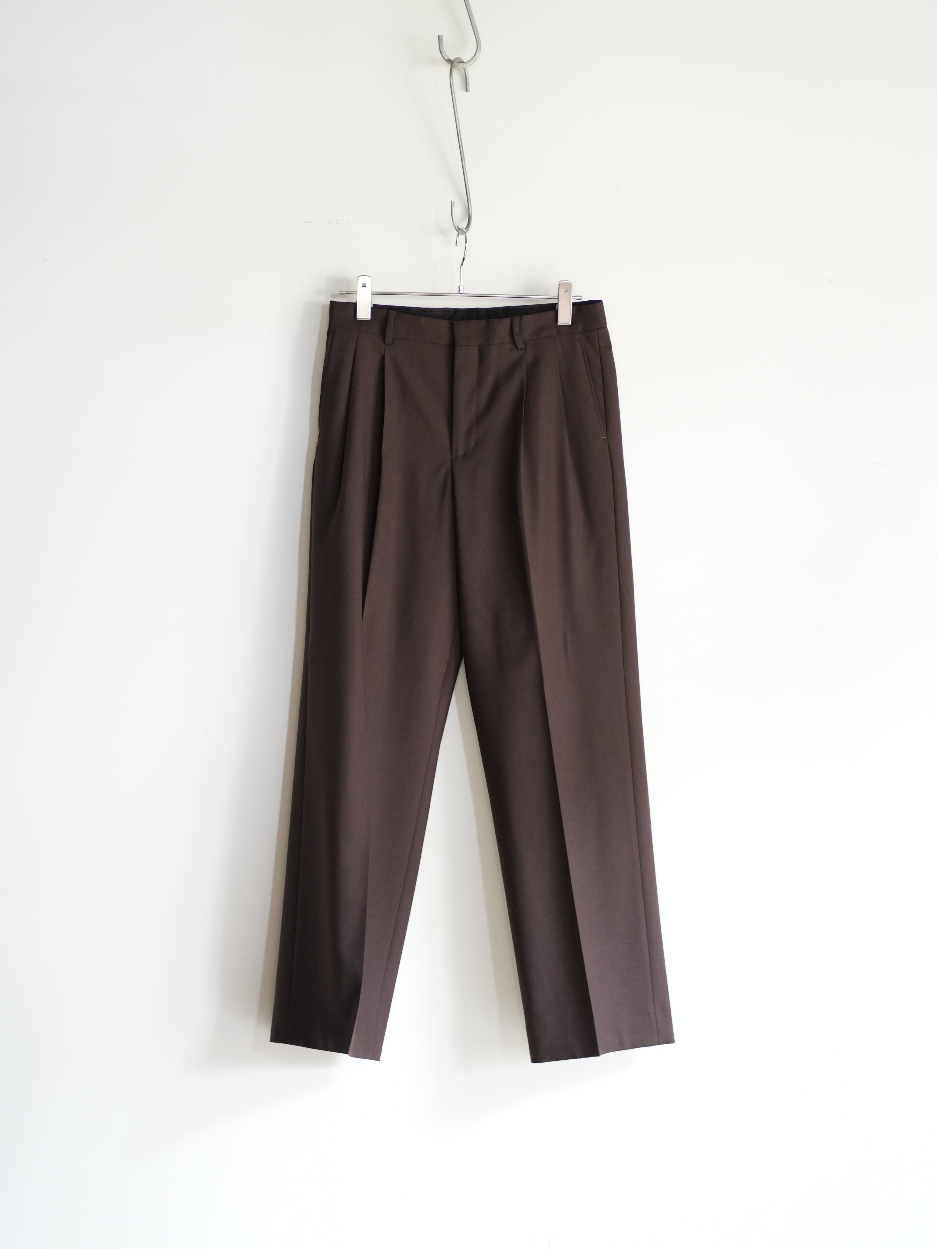 WIDE PLEATED TROUSER(BROWN)