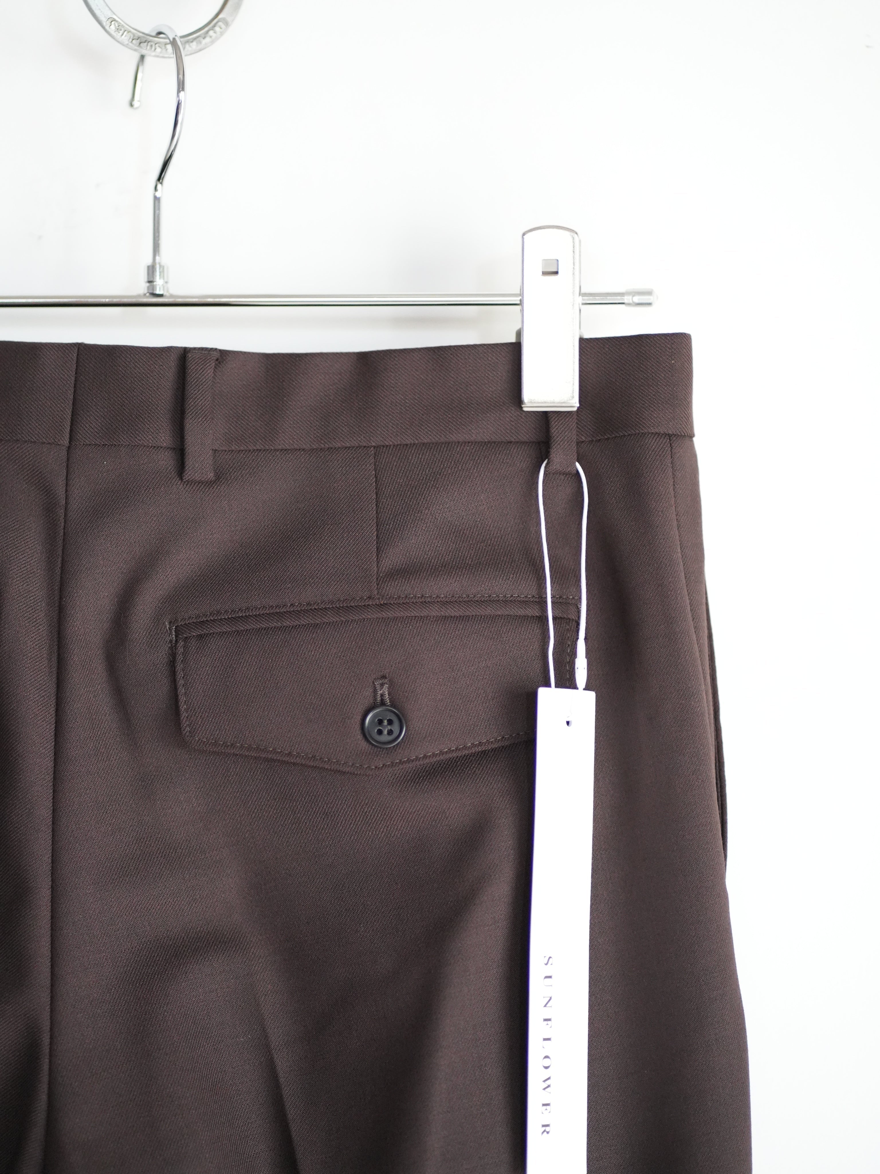 WIDE PLEATED TROUSER(BROWN)