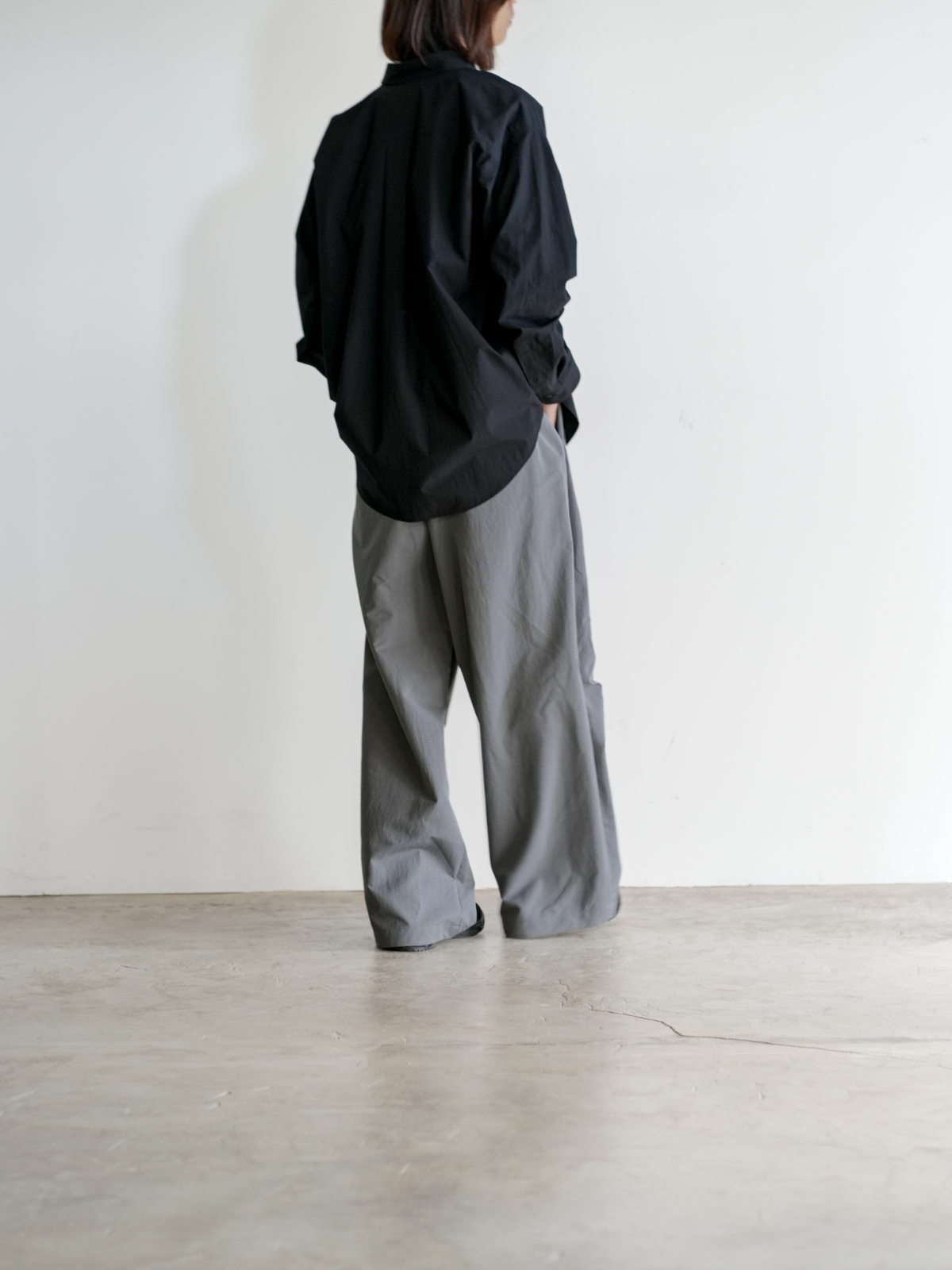 SMOOTH TAFTA DRAPE TUCK PANTS