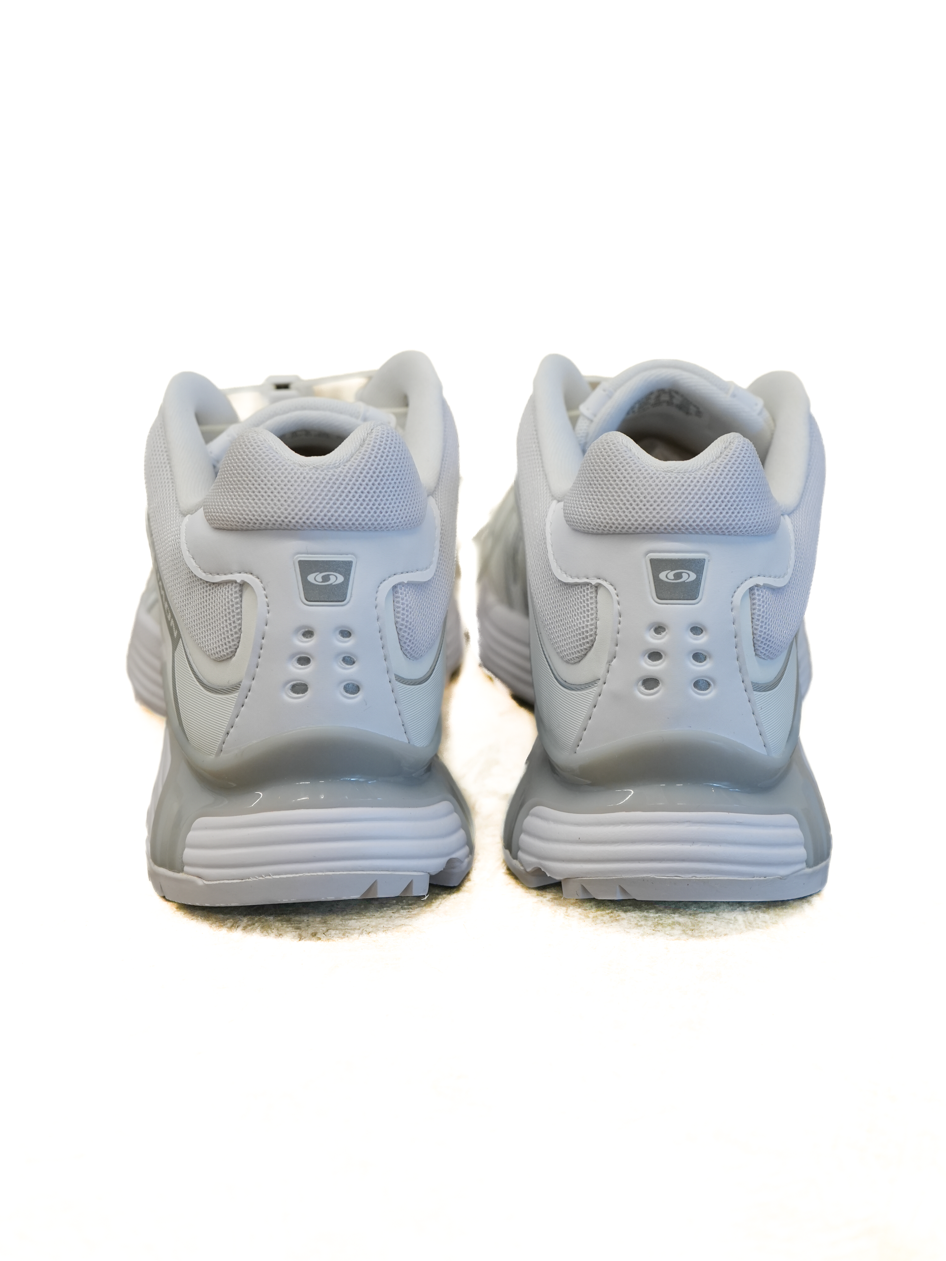 XT-WHISPER(WHITE / LUNAR ROCK / FTW SILVER)