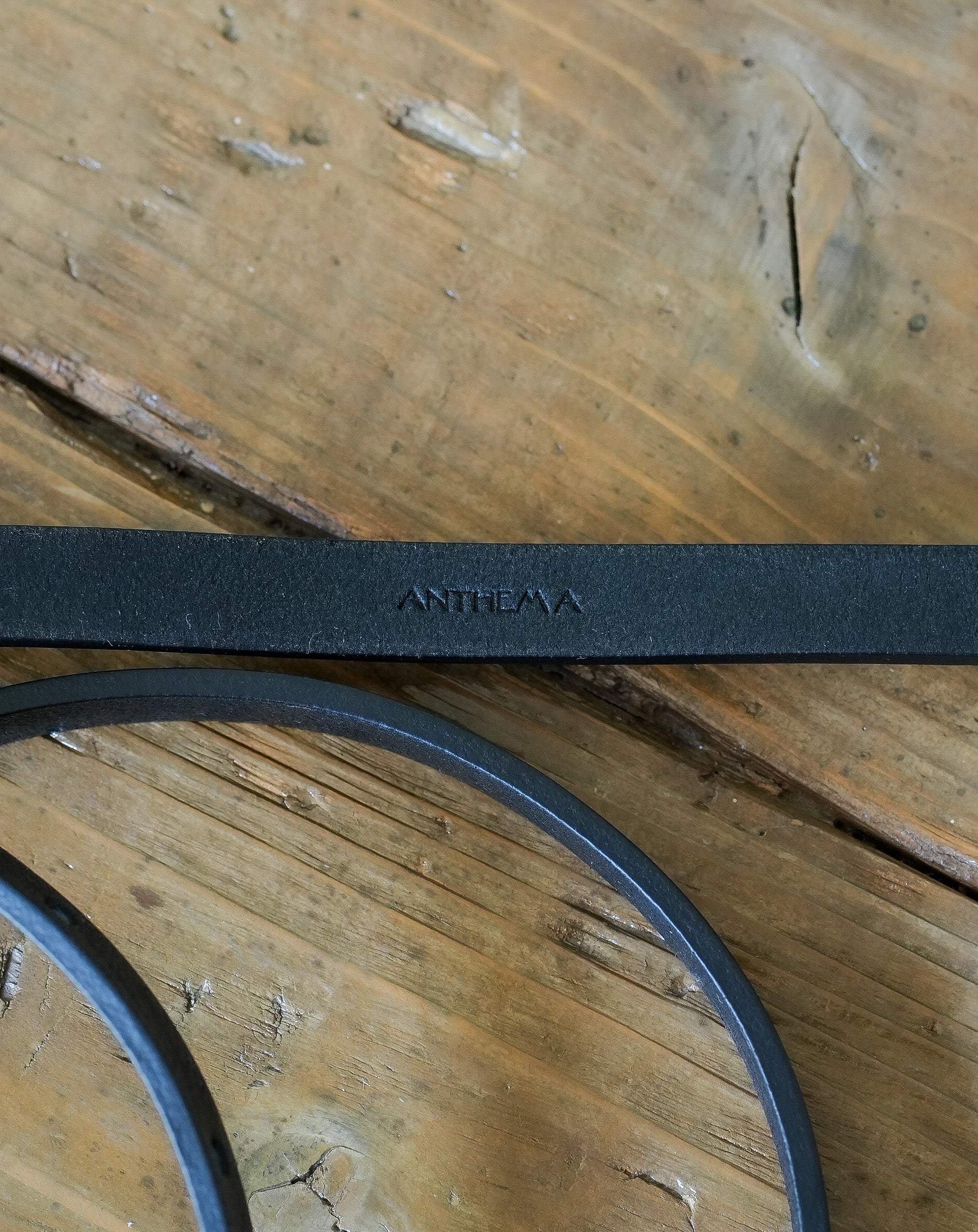 FLOATING BACKLE LEATHER BELT