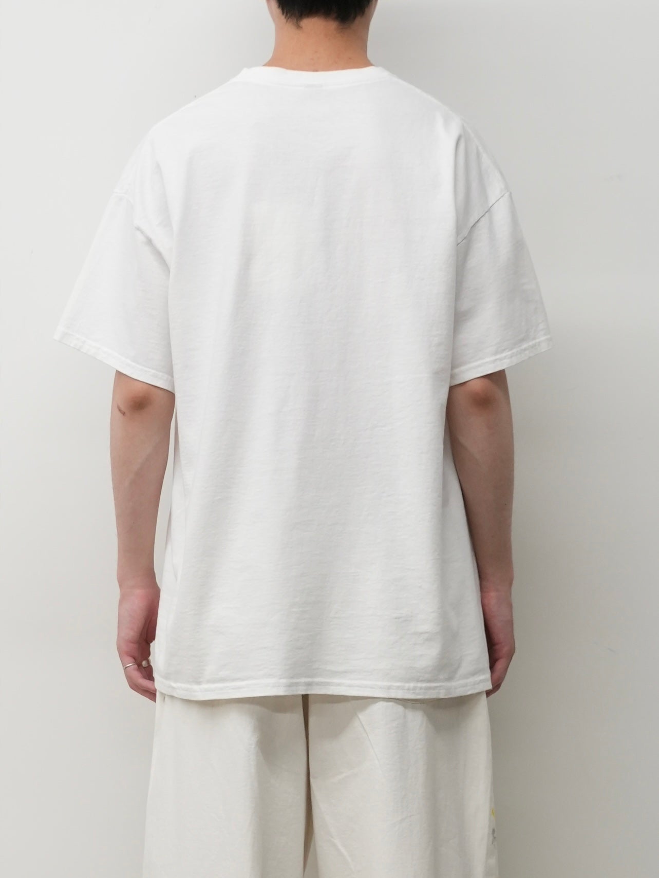 EMB SOUVENIR T-SHIRT(WHITE)