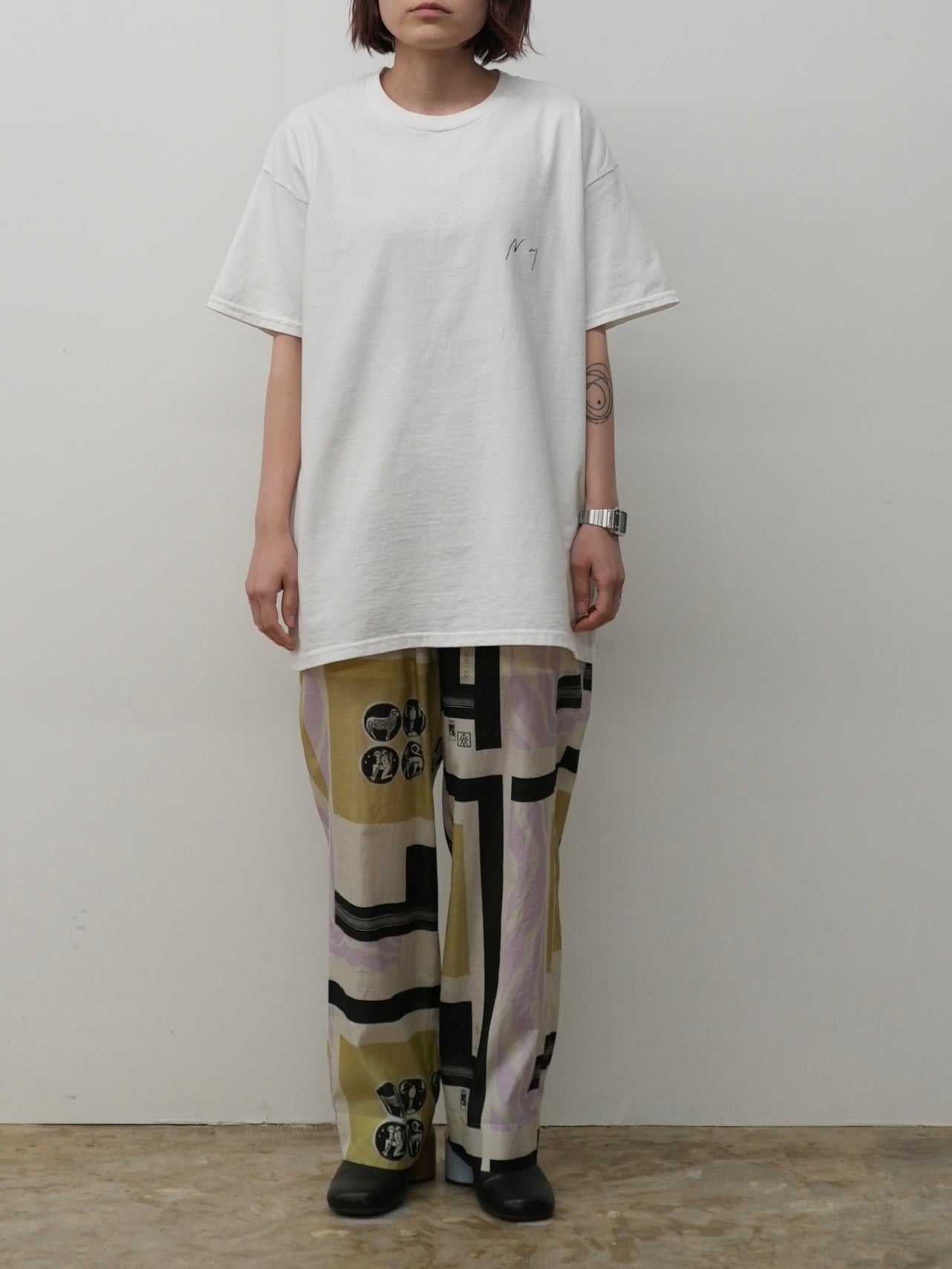 EMB SOUVENIR T-SHIRT(WHITE)