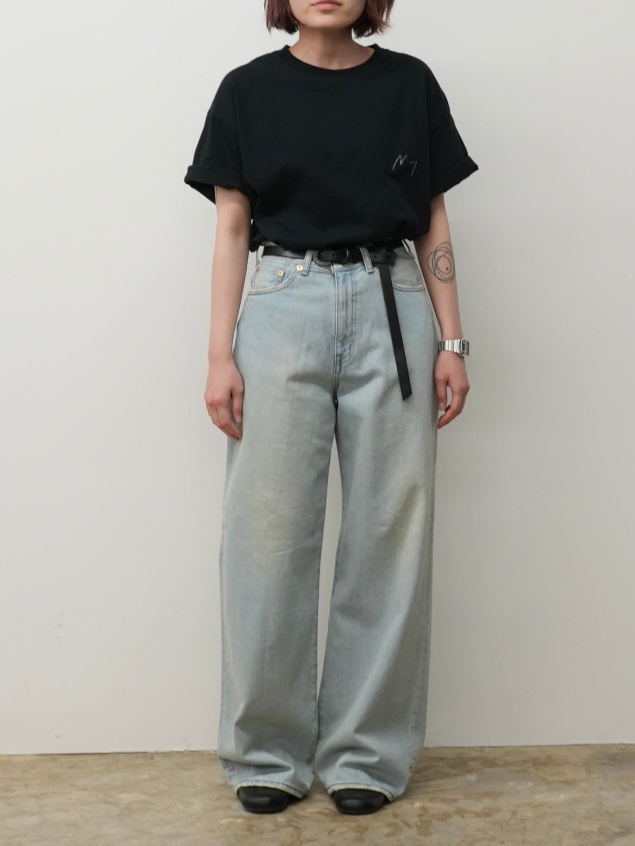 EMB SOUVENIR T-SHIRT(BLACK)