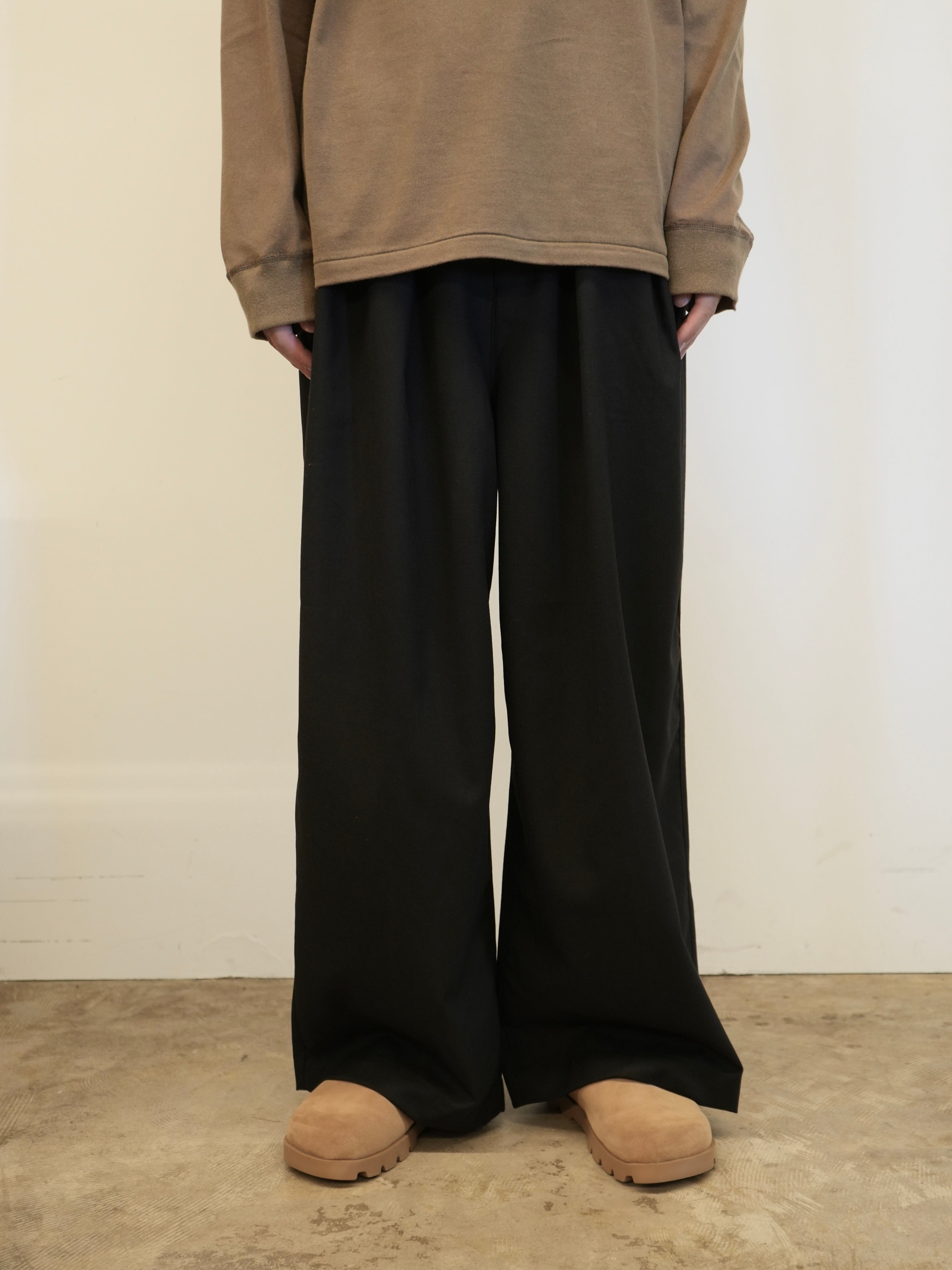 WOOL CALMSSKIN TUCK EASY SLACKS(BLACK)