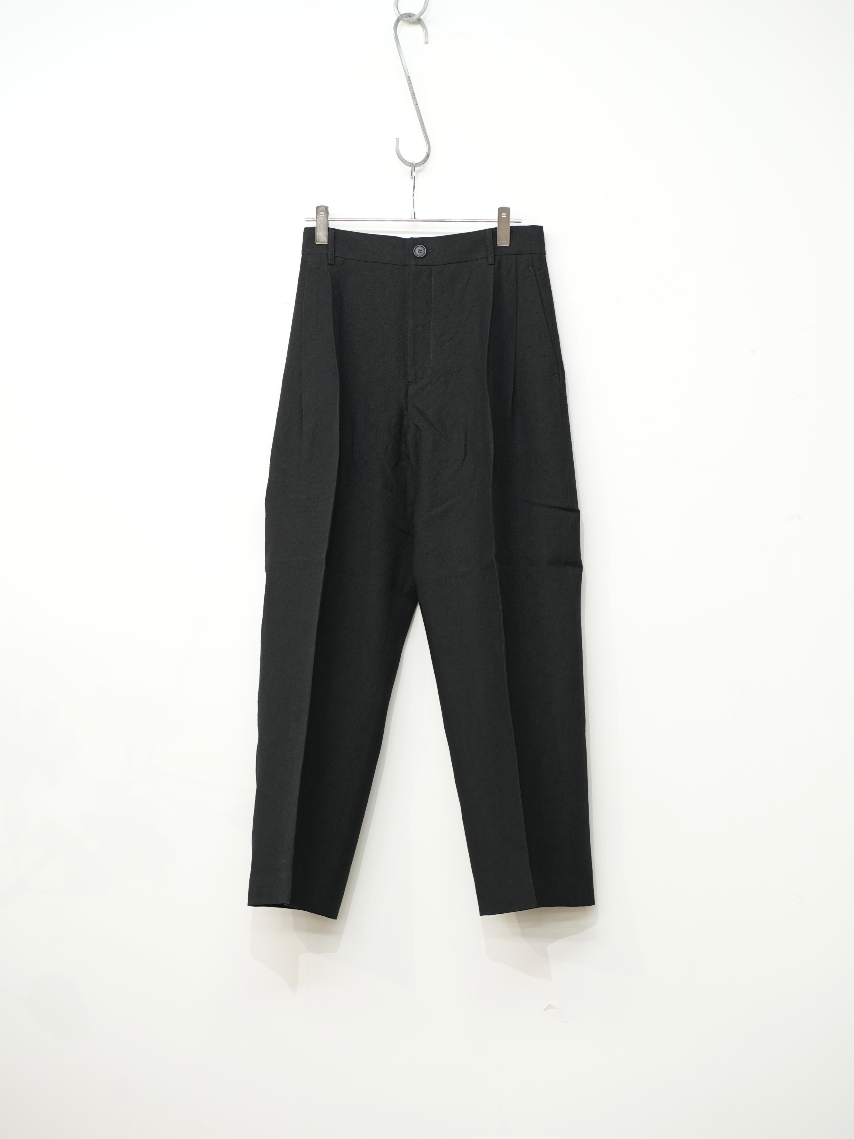 DOUBLE PLEATED WIDE TROUSERS(Black)