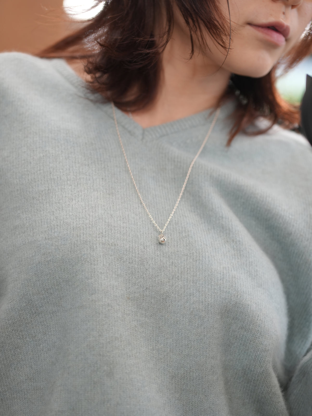 RACOON V-NECK KNIT