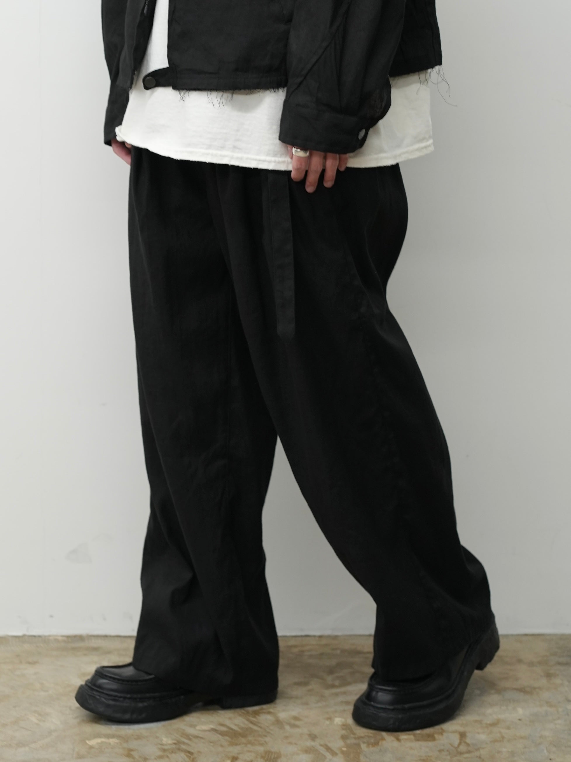 LINEN POPLIN BELT-LESS SLACKS(BLACK)