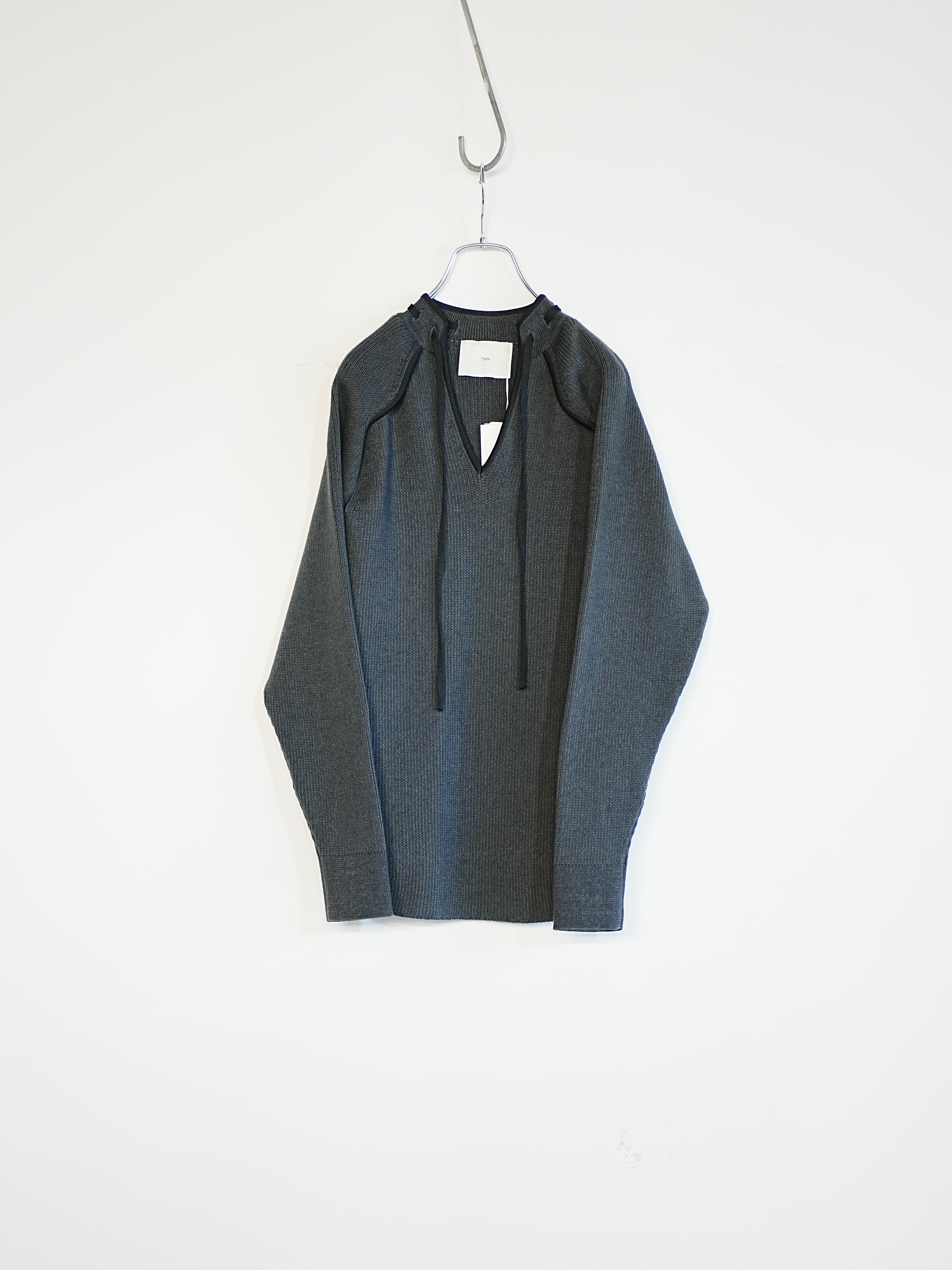 OPEN SLEEVE V/NECK KNIT TOP