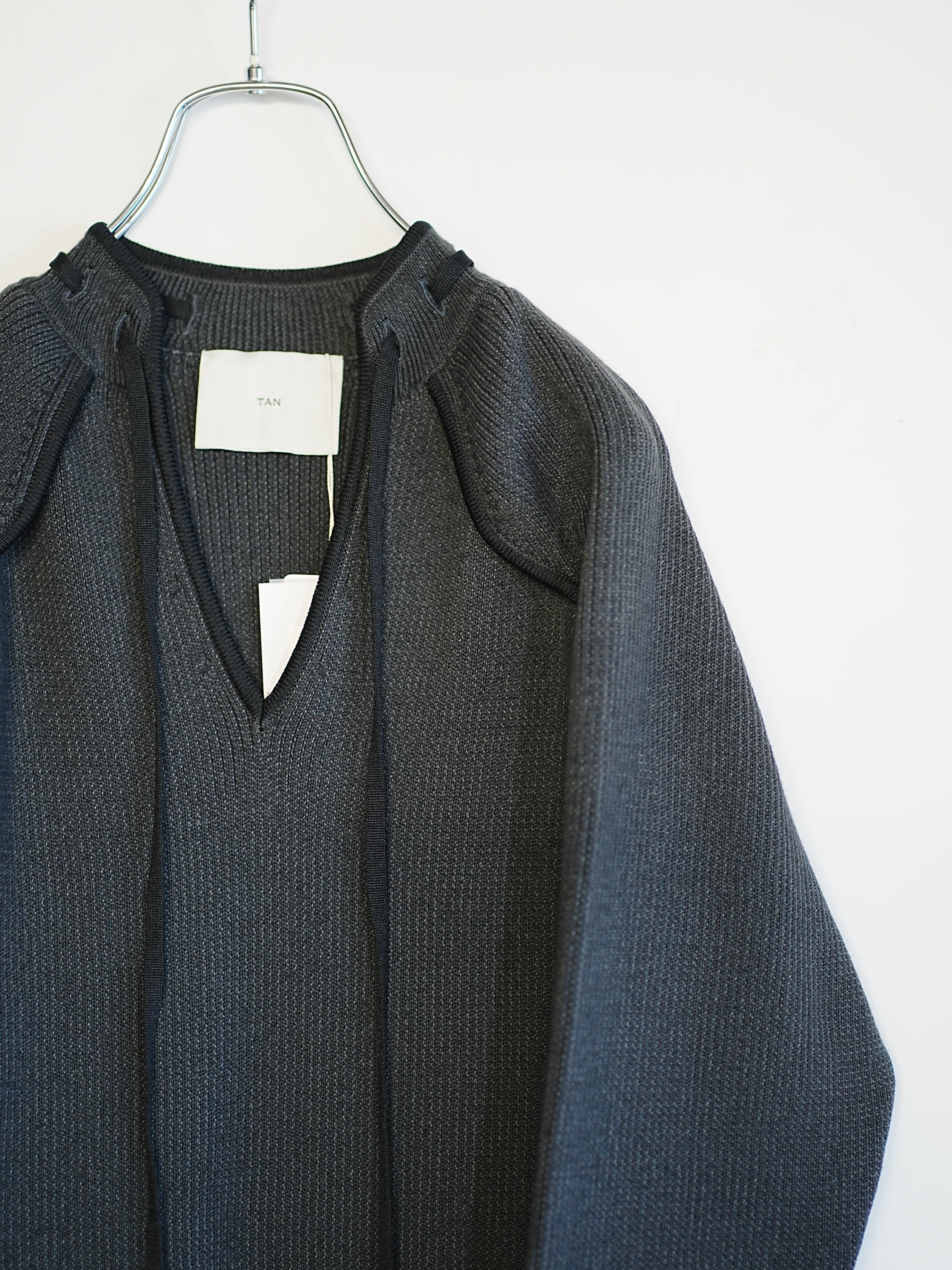 OPEN SLEEVE V/NECK KNIT TOP