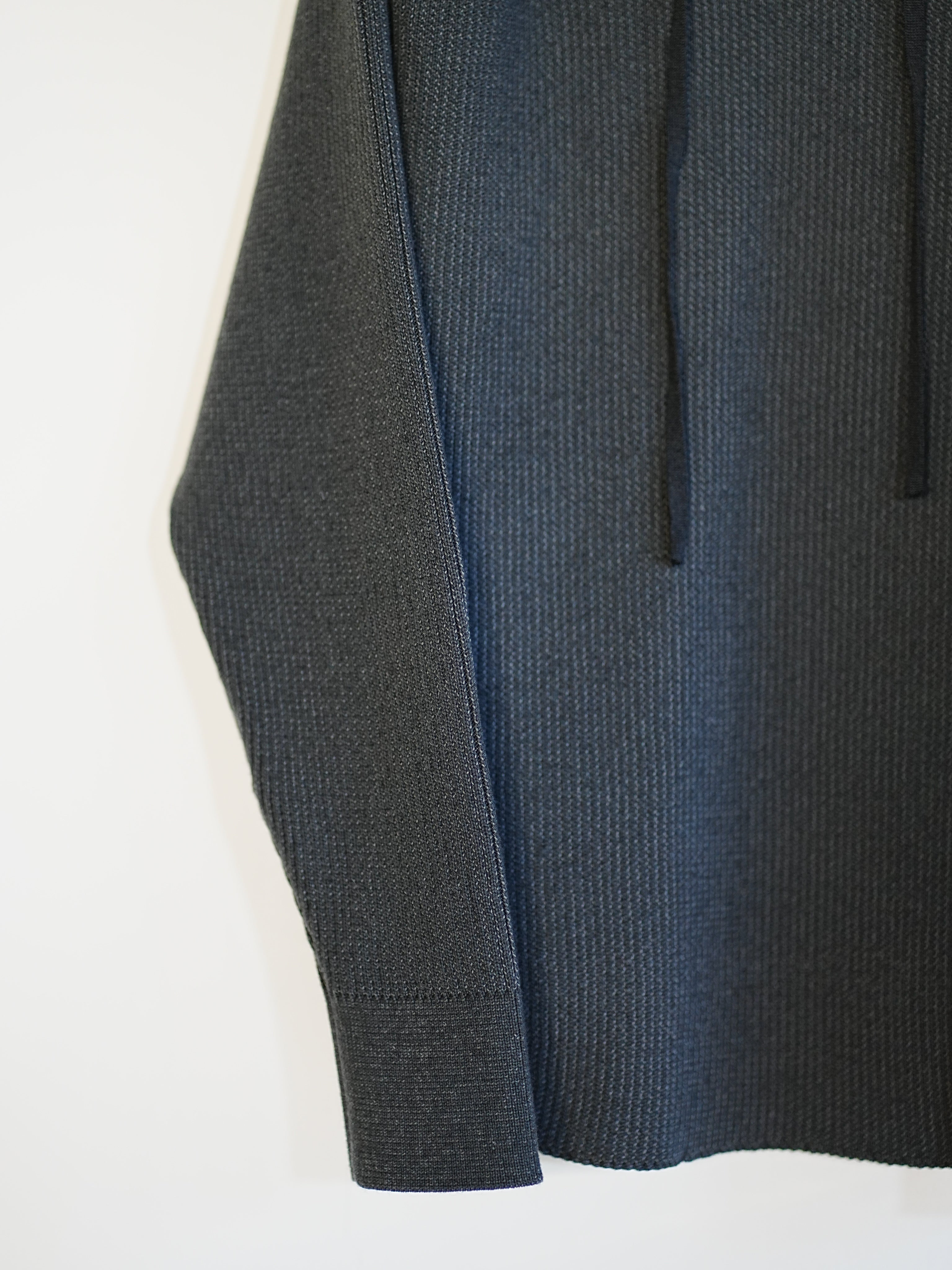 OPEN SLEEVE V/NECK KNIT TOP