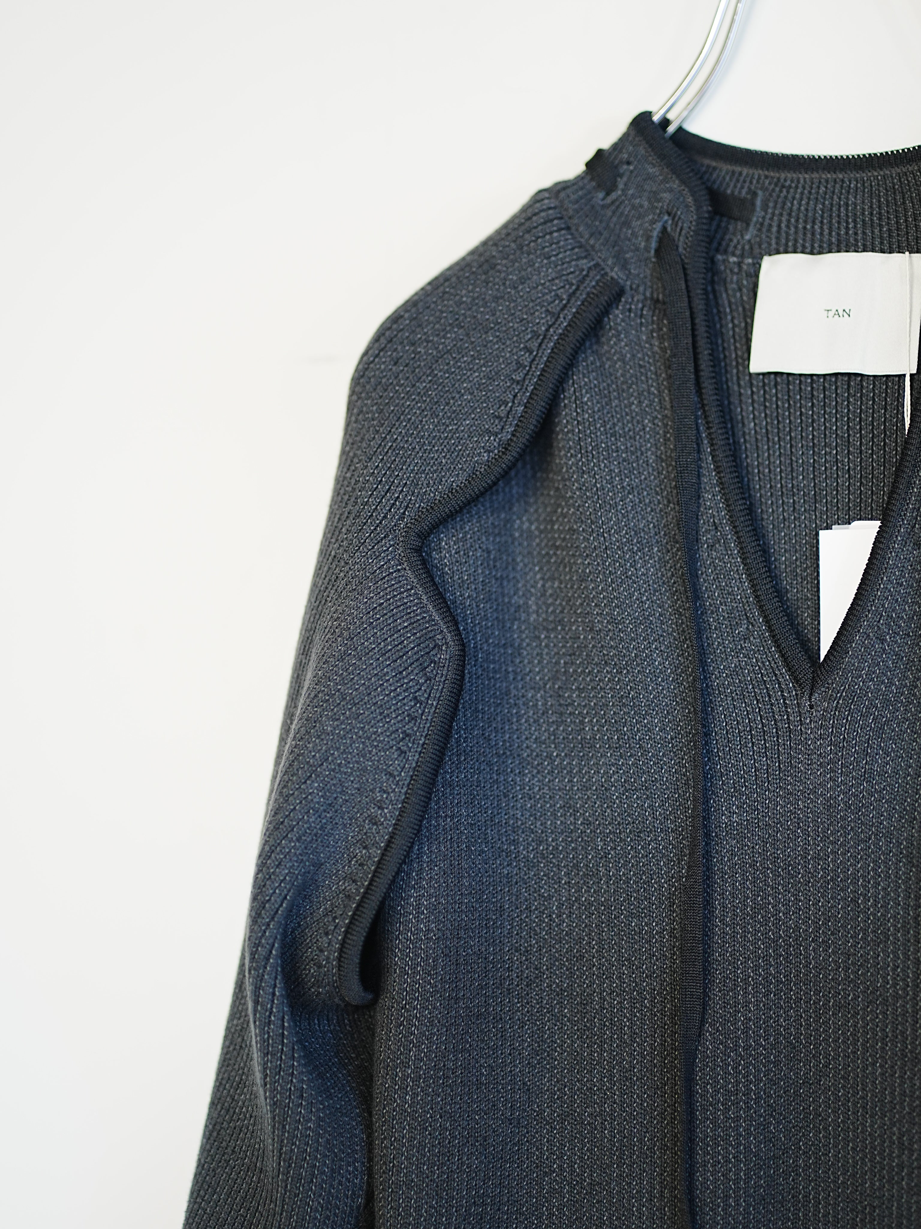 OPEN SLEEVE V/NECK KNIT TOP