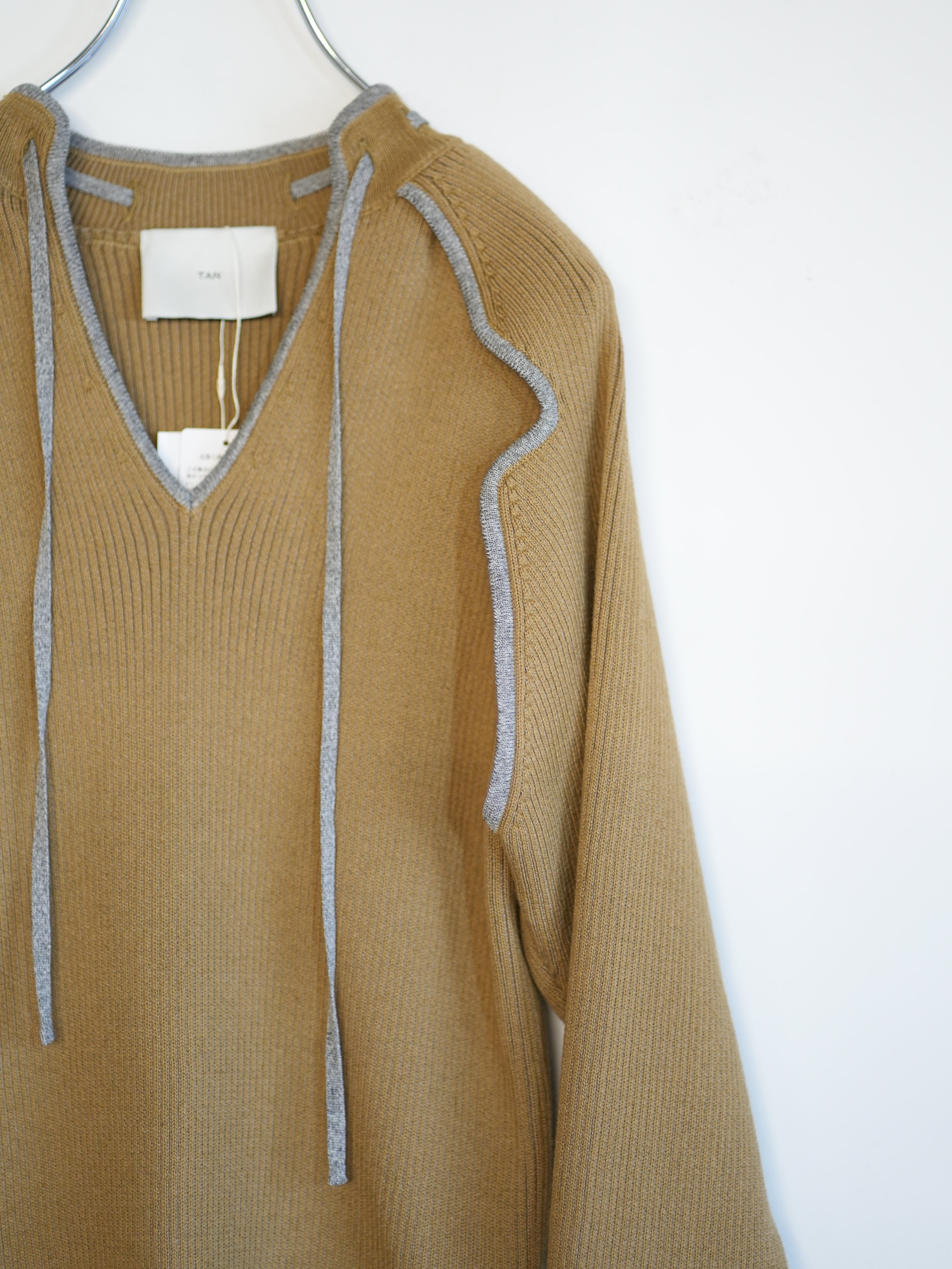 OPEN SLEEVE V/NECK KNIT TOP