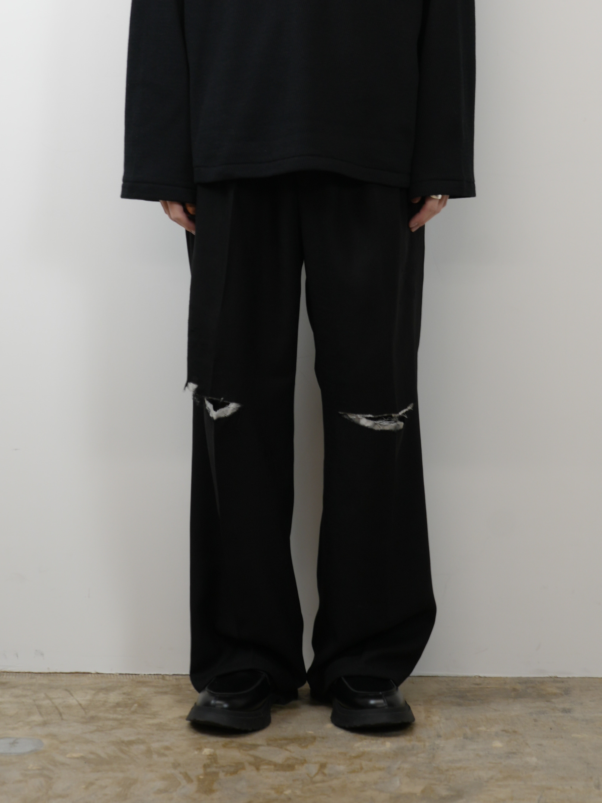 DAMAGE WOOL 2TUCK SLACKS(BLACK)