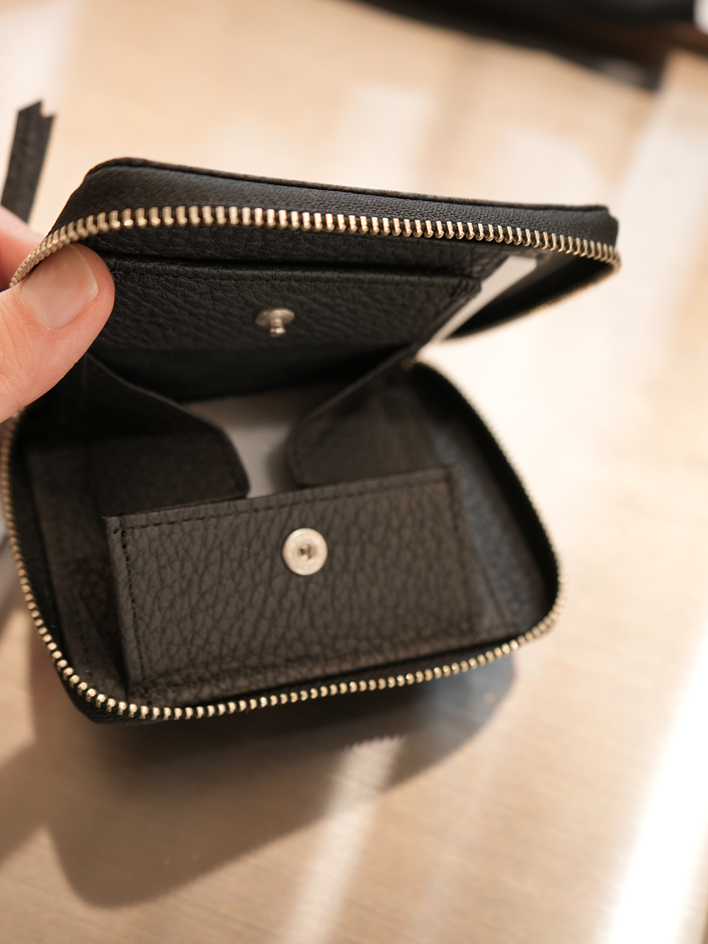 CRISPANIL ROUND PALM WALLET