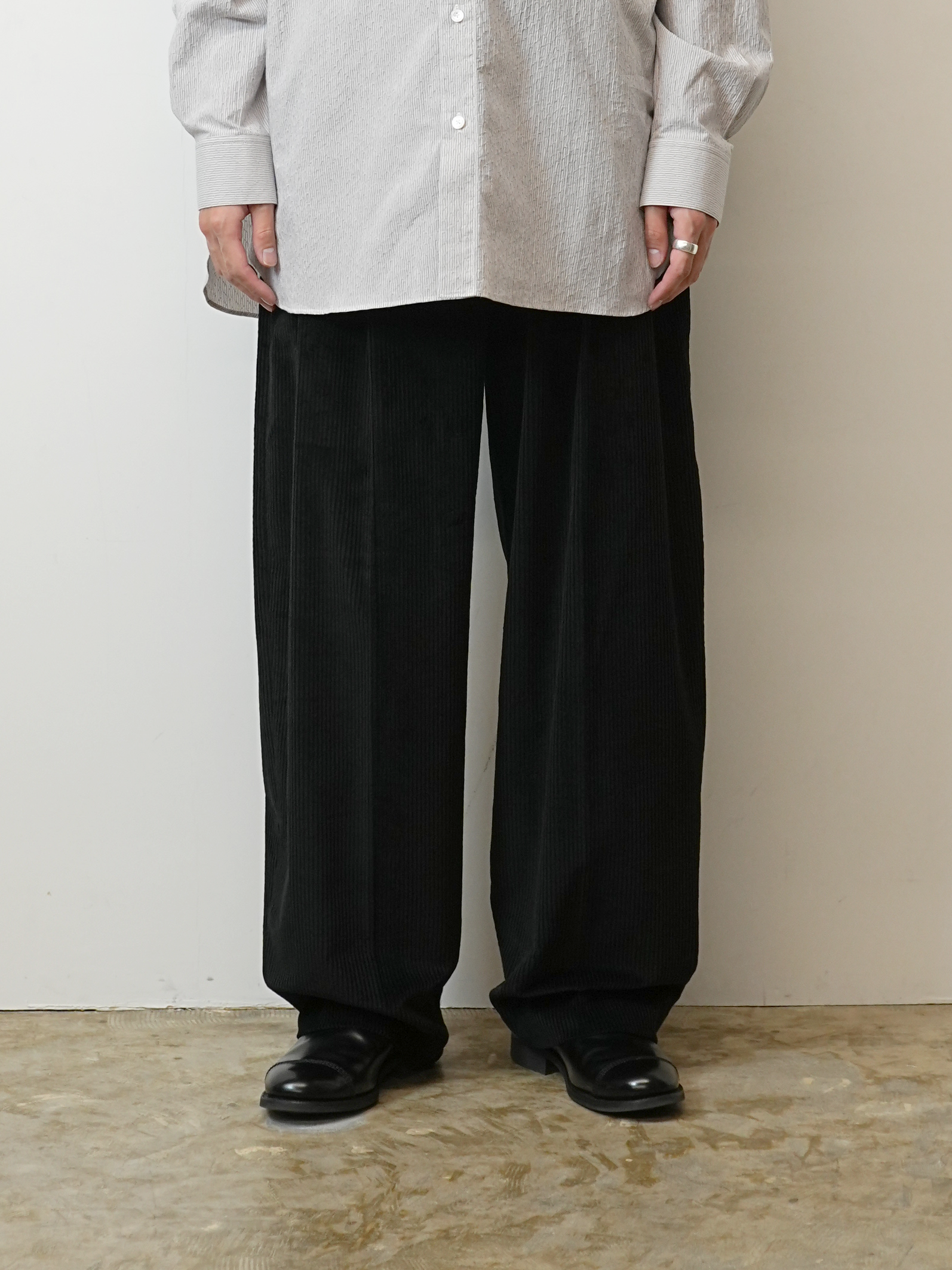 DOUBLE PLEATED WIDE PANTS(BLACK)