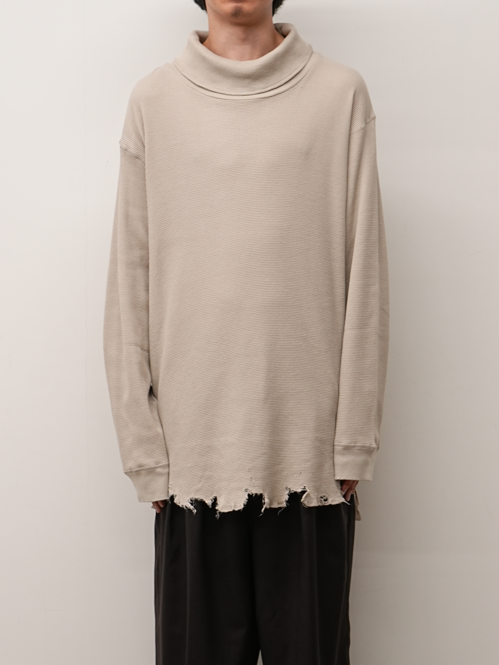 DAMAGE WAFFLE HI-NECK LS T-SHIRT(GREIGE)