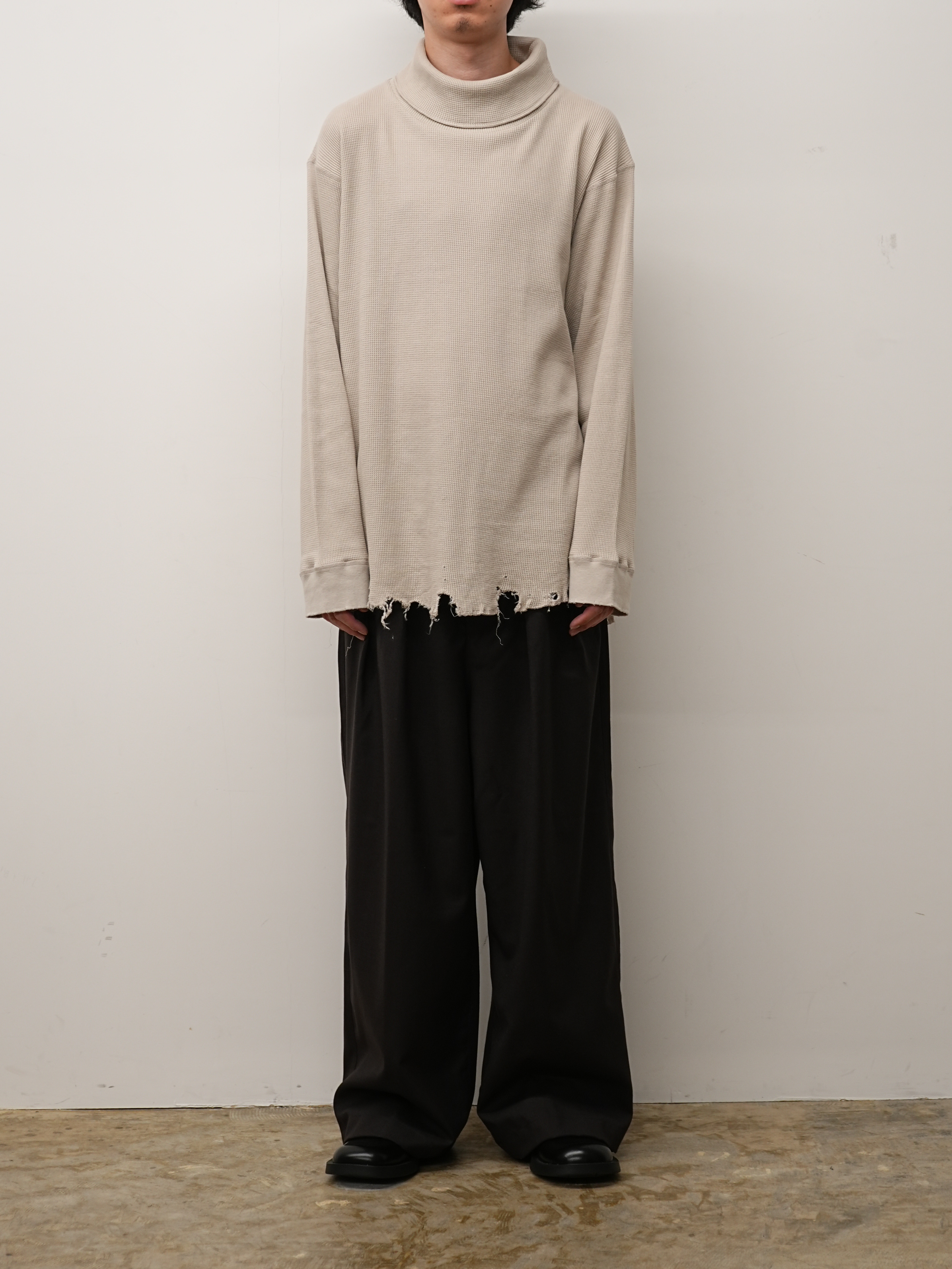 DAMAGE WAFFLE HI-NECK LS T-SHIRT(GREIGE)