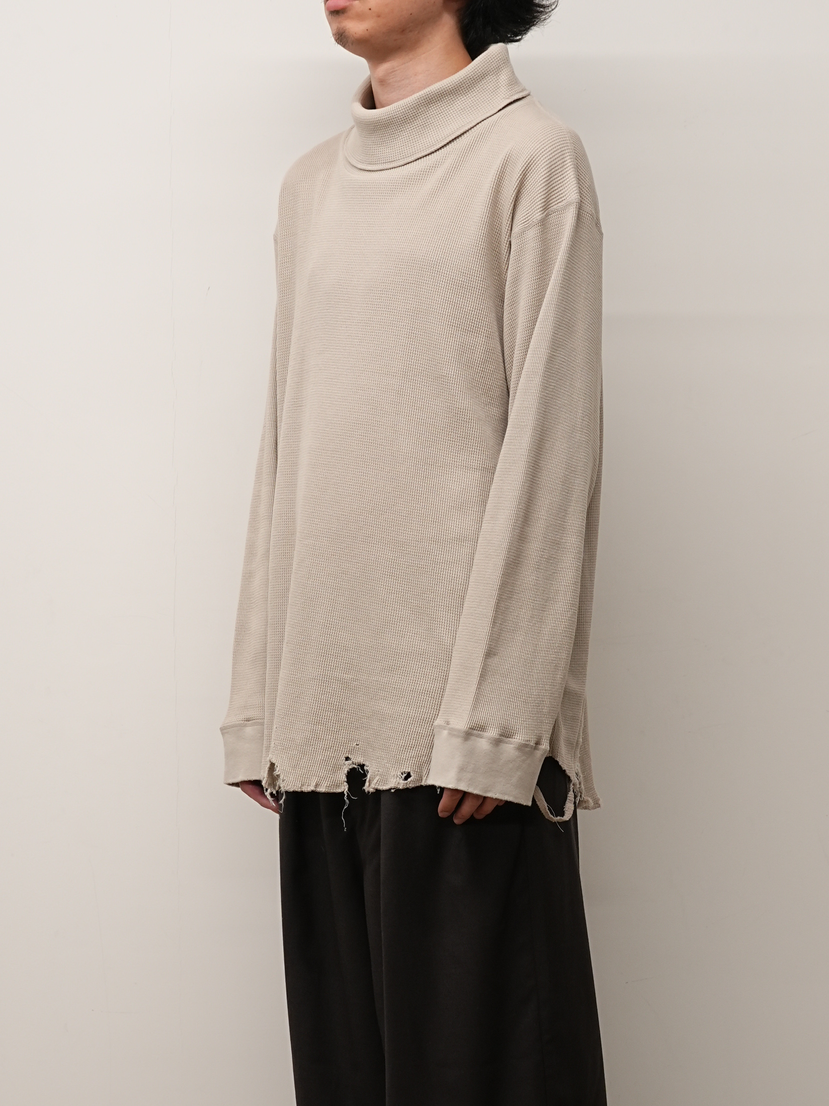 DAMAGE WAFFLE HI-NECK LS T-SHIRT(GREIGE)