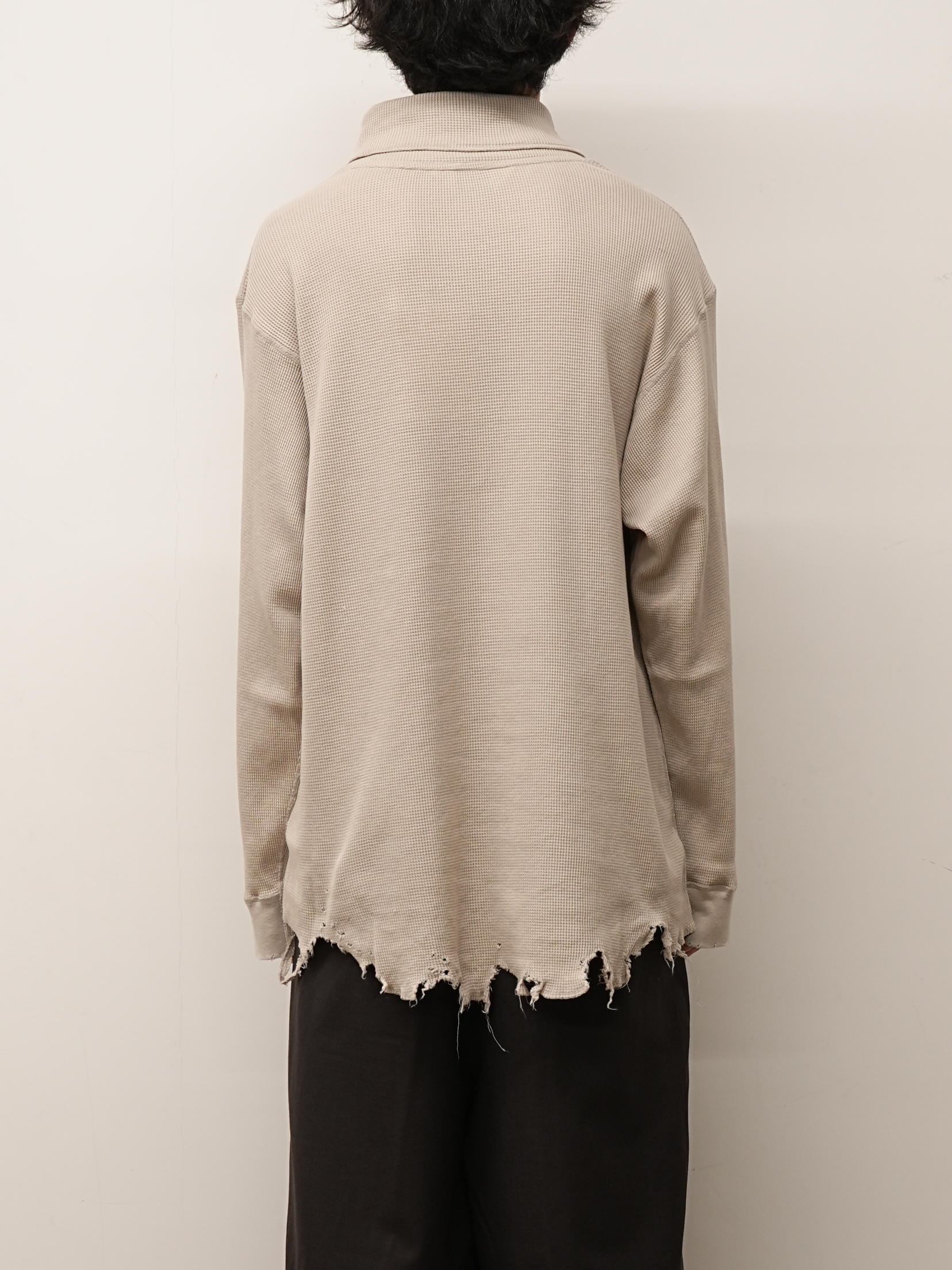 DAMAGE WAFFLE HI-NECK LS T-SHIRT(GREIGE)