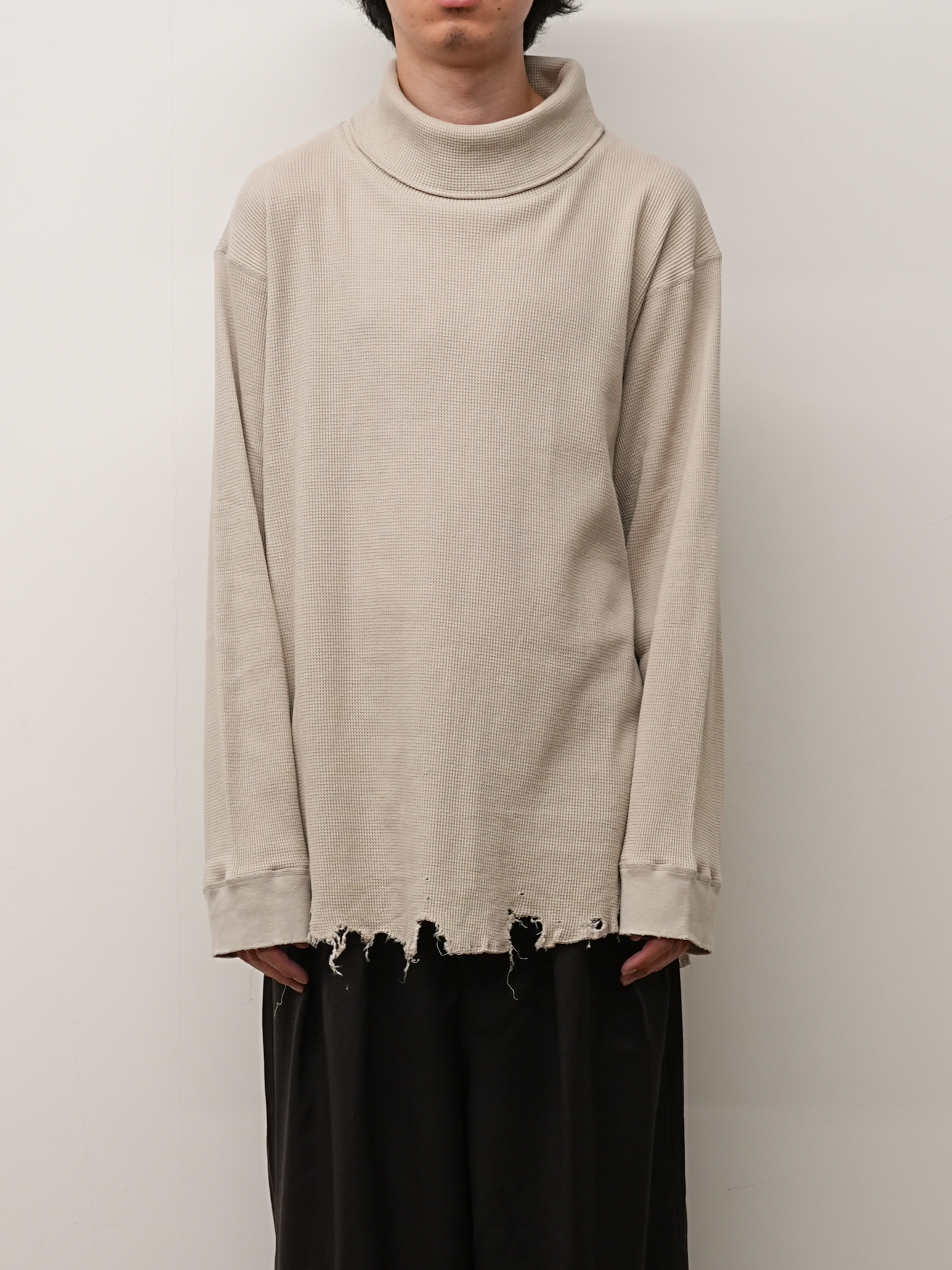 DAMAGE WAFFLE HI-NECK LS T-SHIRT(GREIGE)