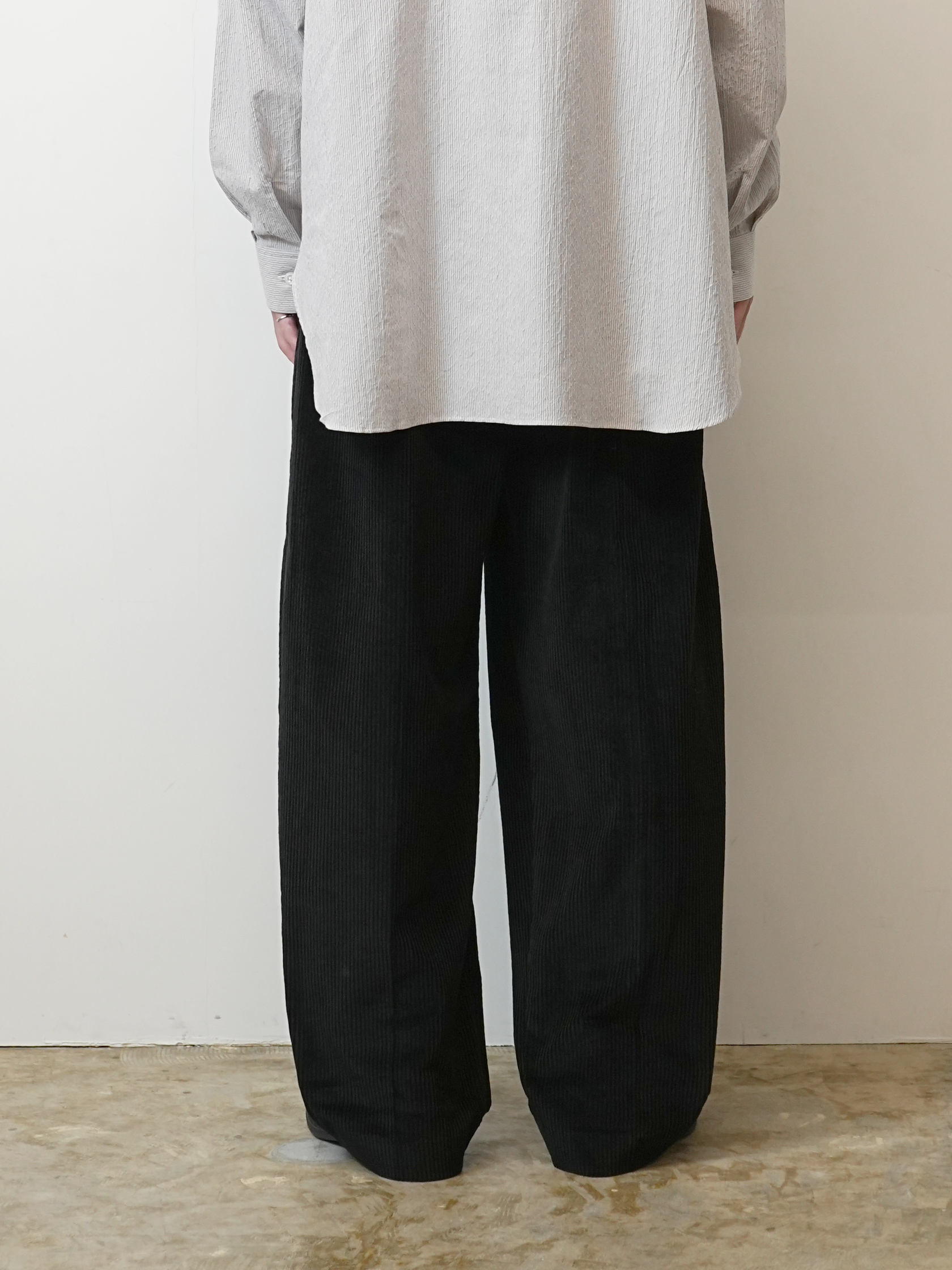 DOUBLE PLEATED WIDE PANTS(BLACK)