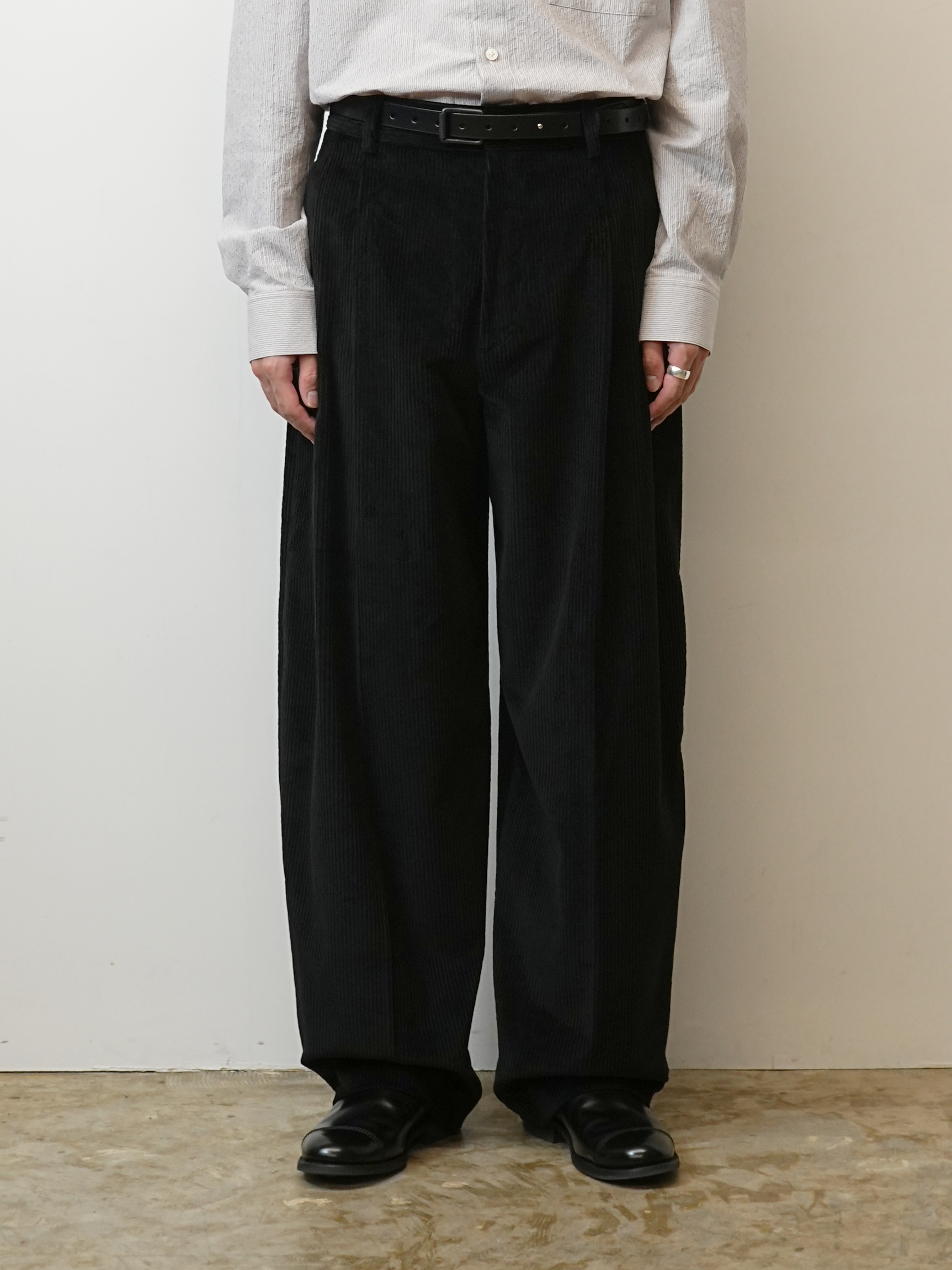 DOUBLE PLEATED WIDE PANTS(BLACK)