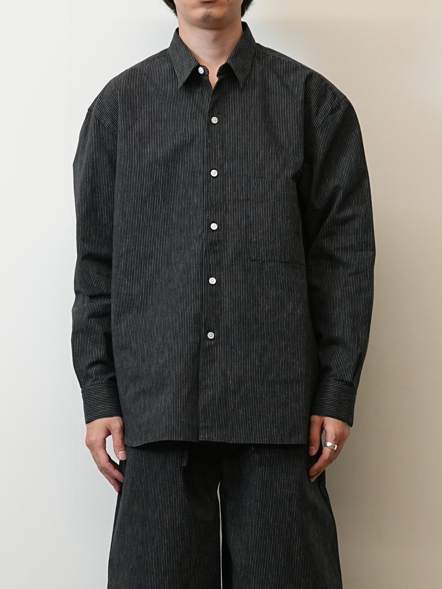 HANDMADE CLASSIC COLLAR SHIRT(BLACK WITH WHITE STRIPES)