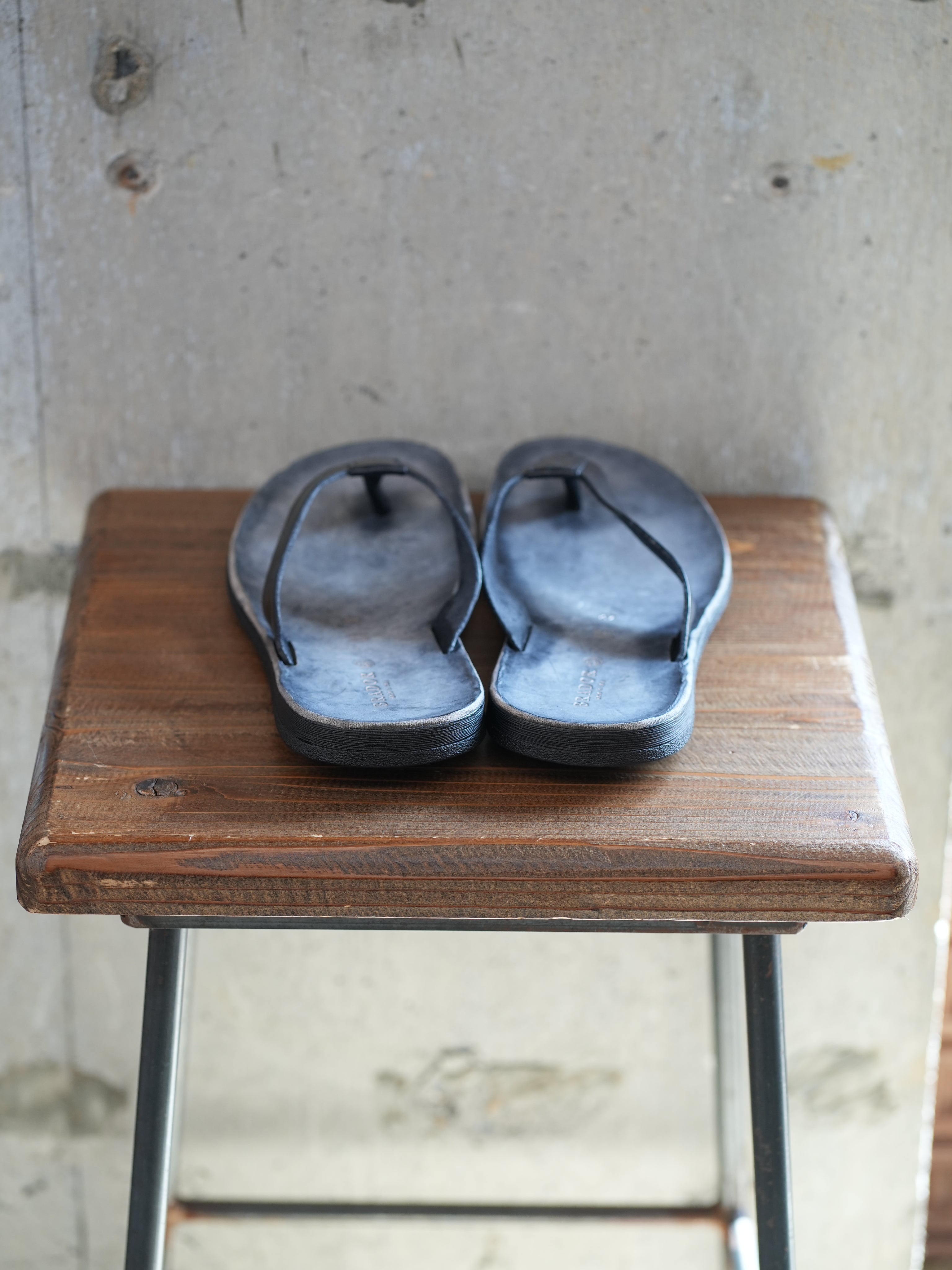 LEATHER SANDAL (46-140T-6S / NERO)