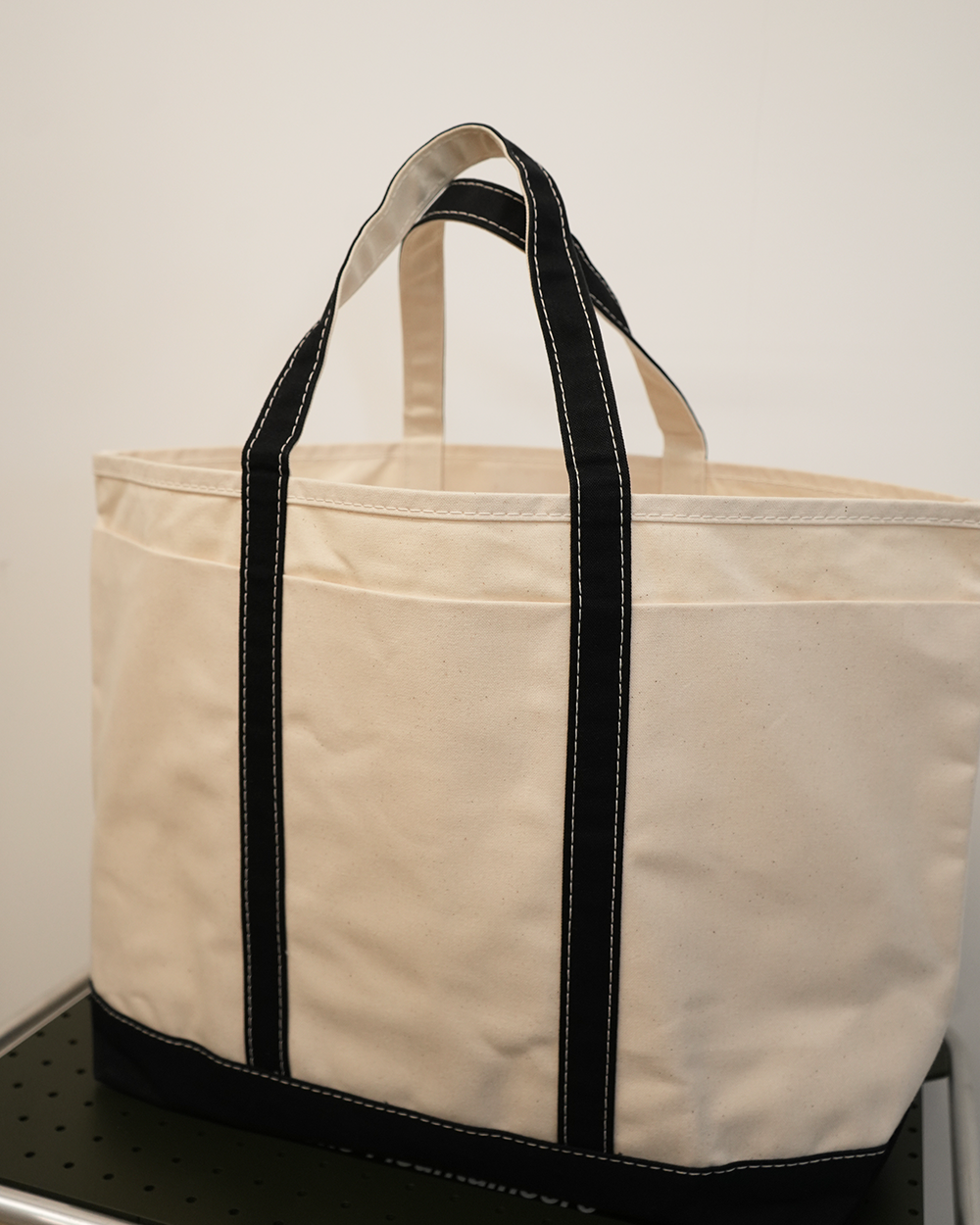 【予約注文】Base Field Tote (White×Black)
