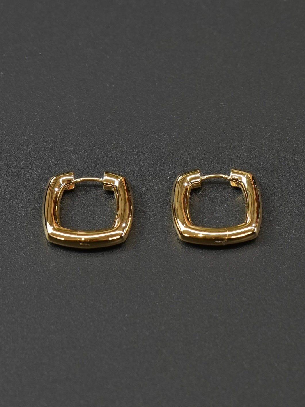 Frame Hoops Medium Gold