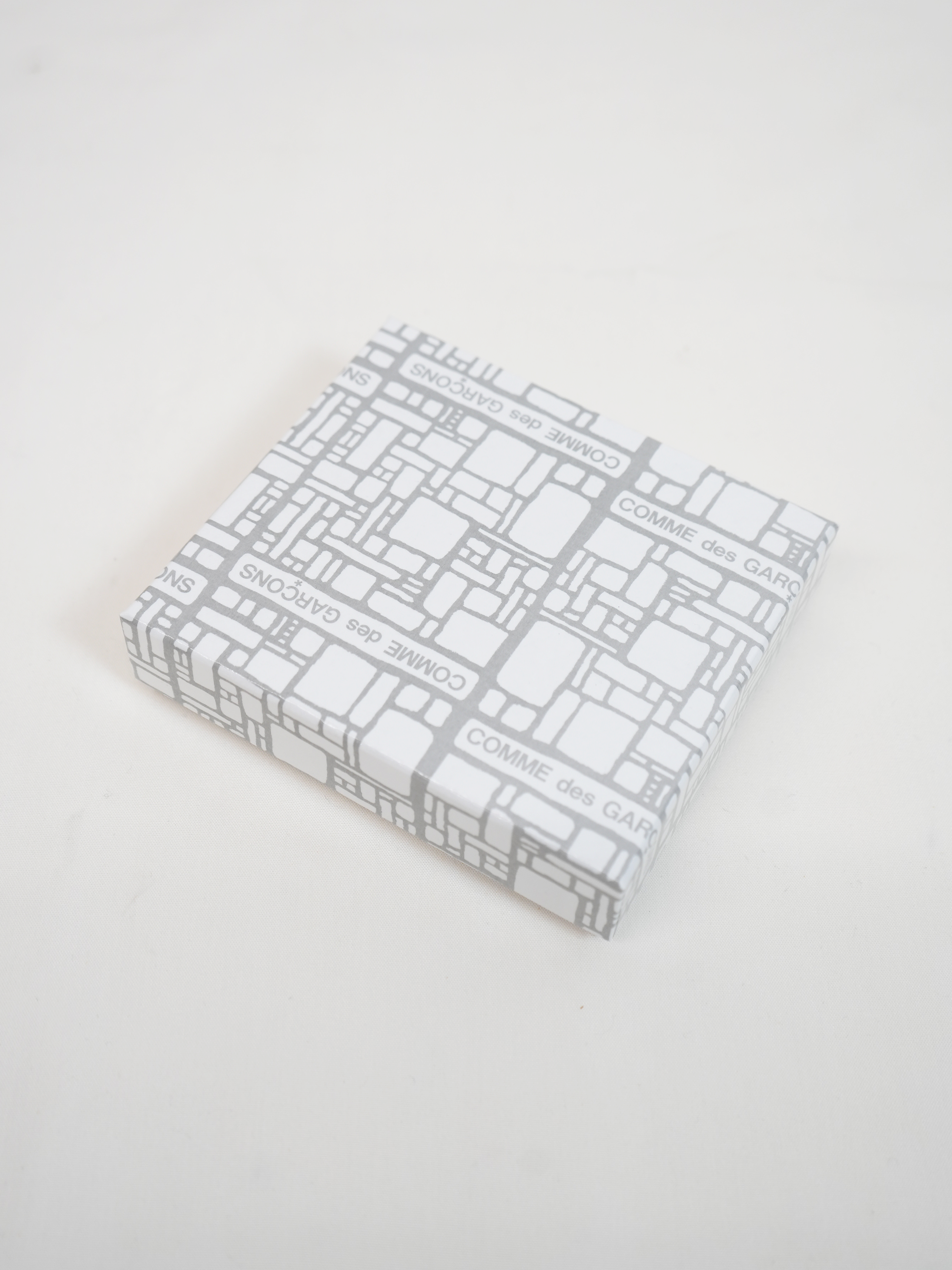 SILVER EYELET(L字型ZIP WALLET)