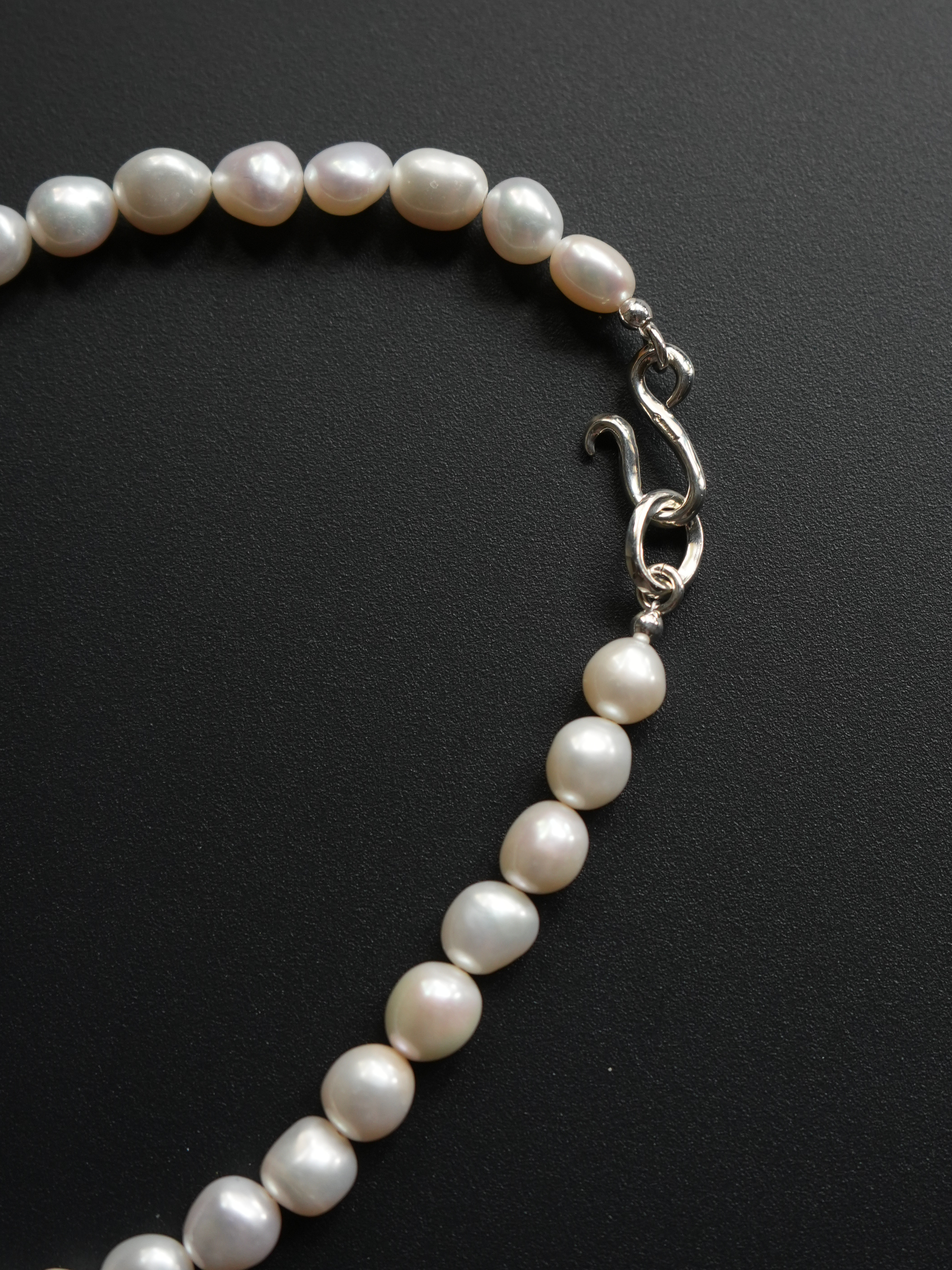 MEDIUM PEARL NECKLACE